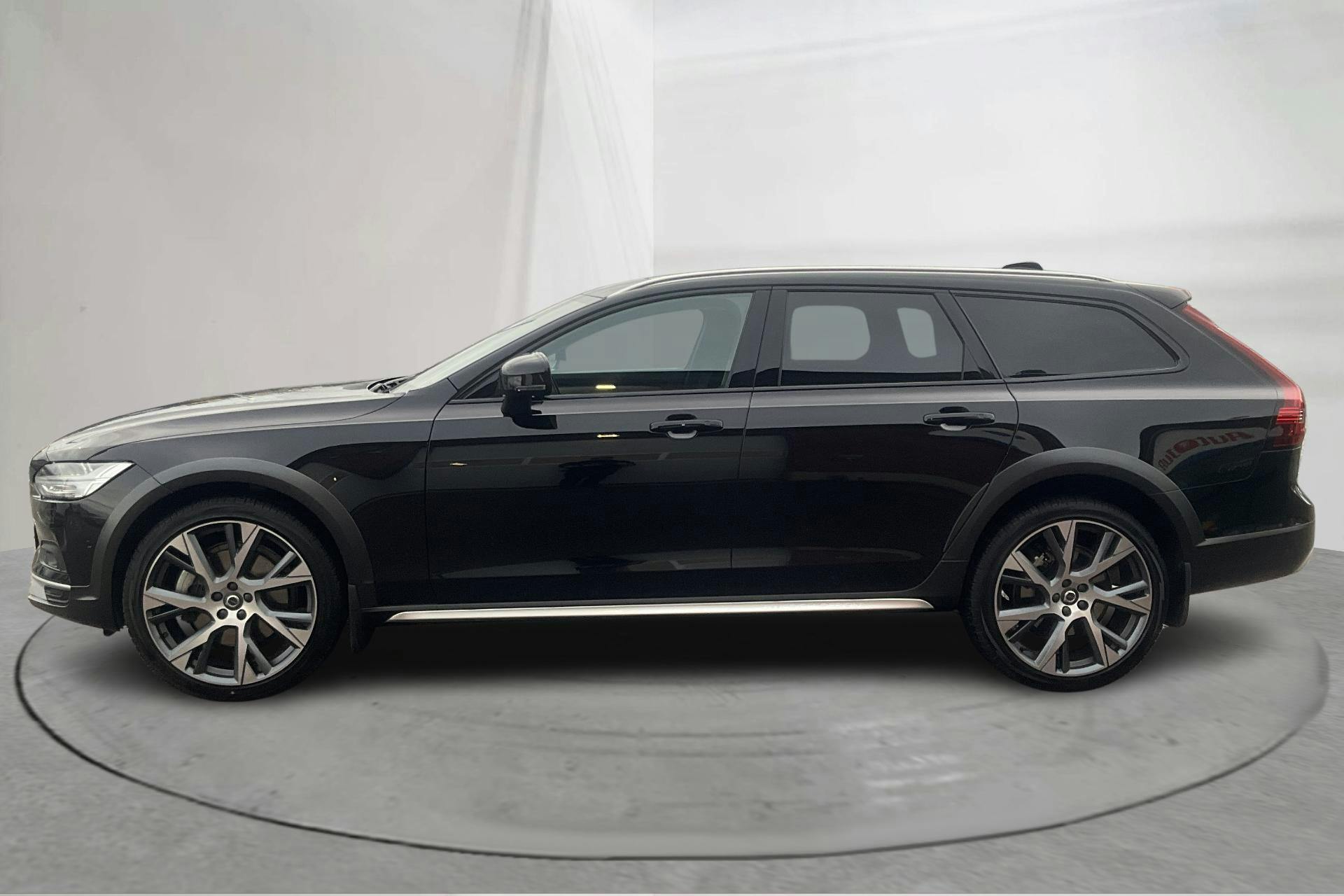 Presentationsfoto 2 av 16: Volvo V90 B5 Cross Country AWD Mildhybrid, Bensin (250hk) - 4 956 mil - Automat - svart - 2024