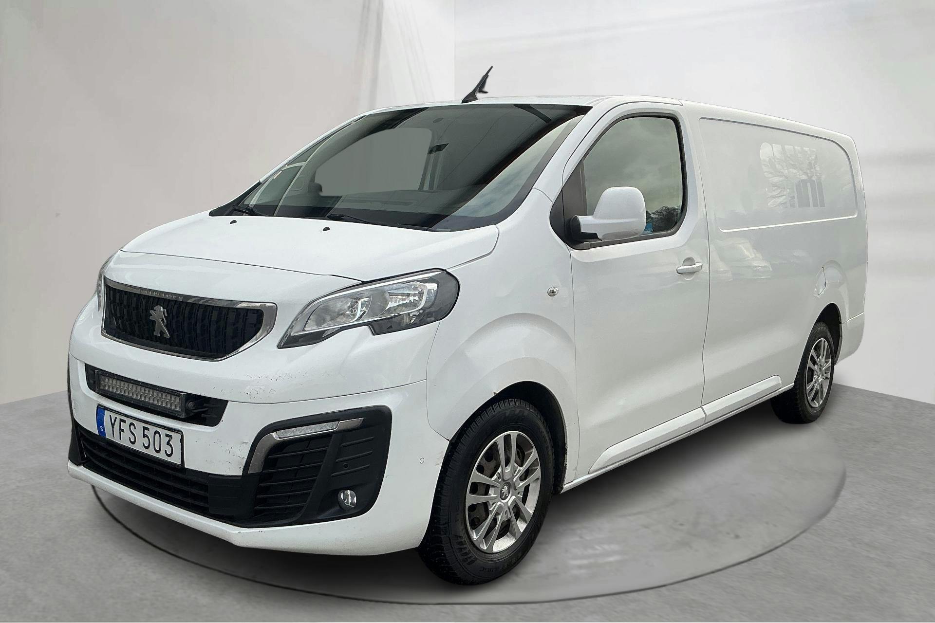 Presentationsfoto 1 av 13: Peugeot Expert BlueHDi 4x4 Skåp (120hk) - 32 124 mil - Manuell - vit - 2017