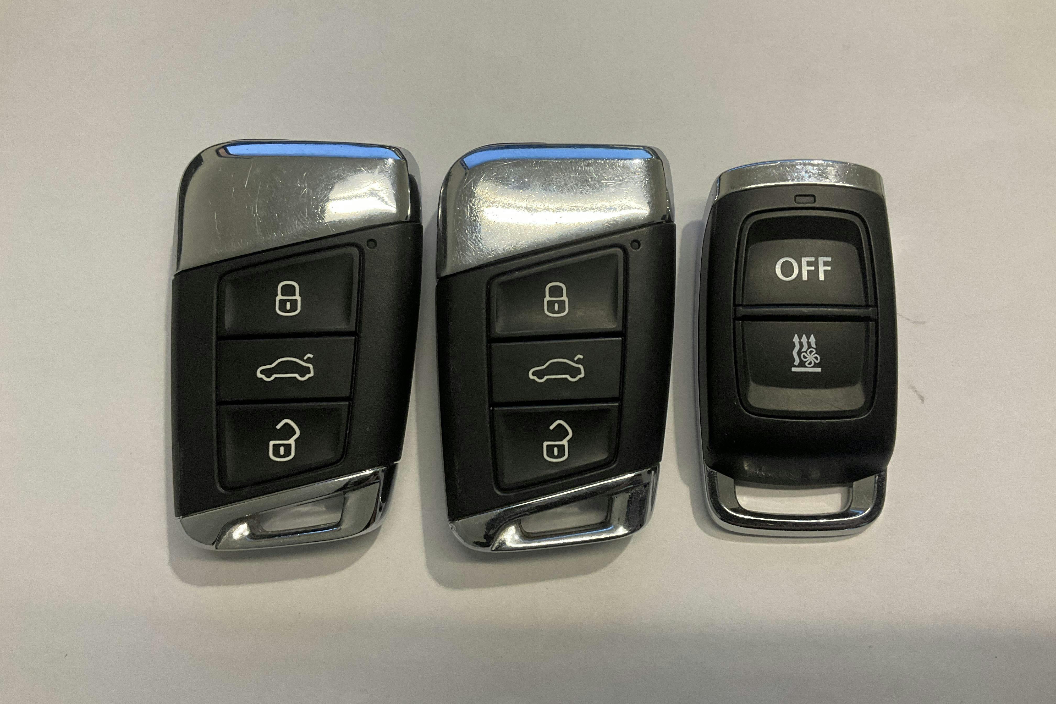 Presentationsfoto 16 av 16: VW Passat 2.0 TDI Sportscombi 4Motion (200hk) - 6 503 mil - Automat - vit - 2022