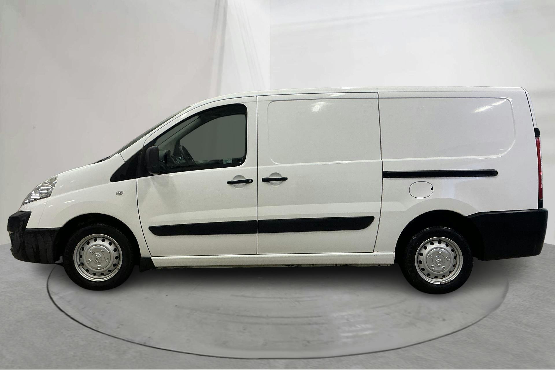 Presentationsfoto 2 av 15: Toyota PROACE 2.0 D-4D (128hk) - 6 887 mil - Manuell - vit - 2016