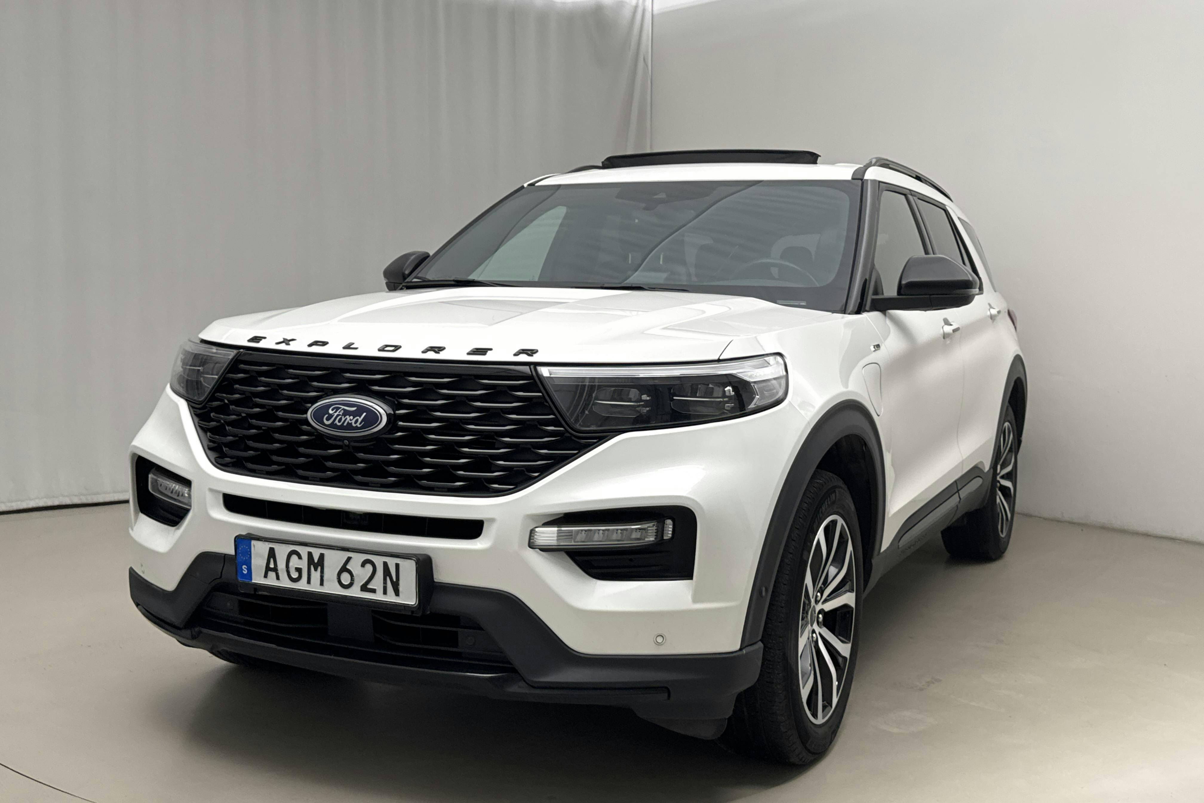 Presentationsfoto 1 av 19: Ford Explorer 3.0T EcoBoost (457hk) - 13 909 mil - Automat - vit - 2020