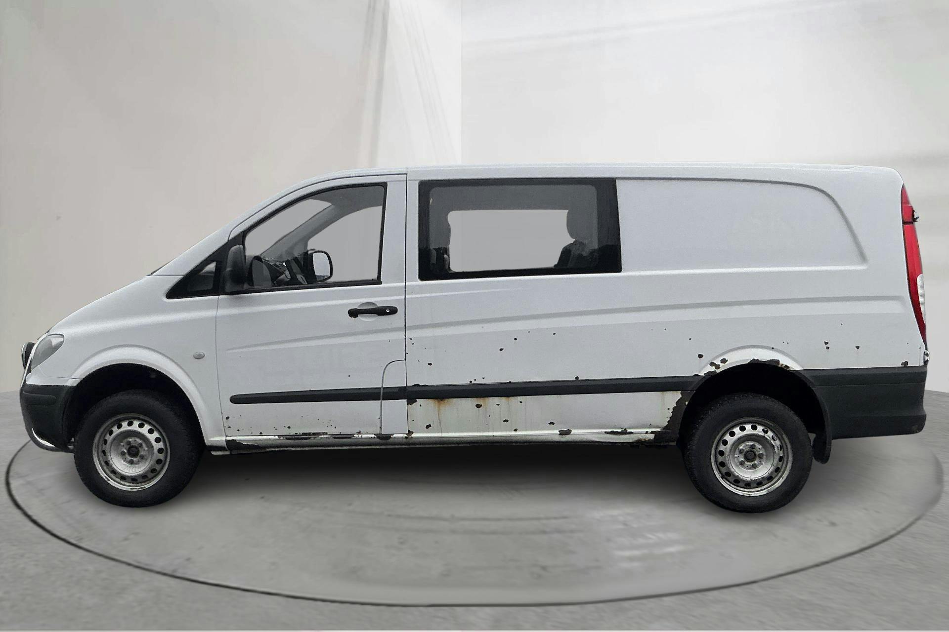 Presentationsfoto 2 av 13: Mercedes Vito 115 CDI Kombi 4x4 W639 (150hk) - 36 931 mil - Automat - vit - 2008