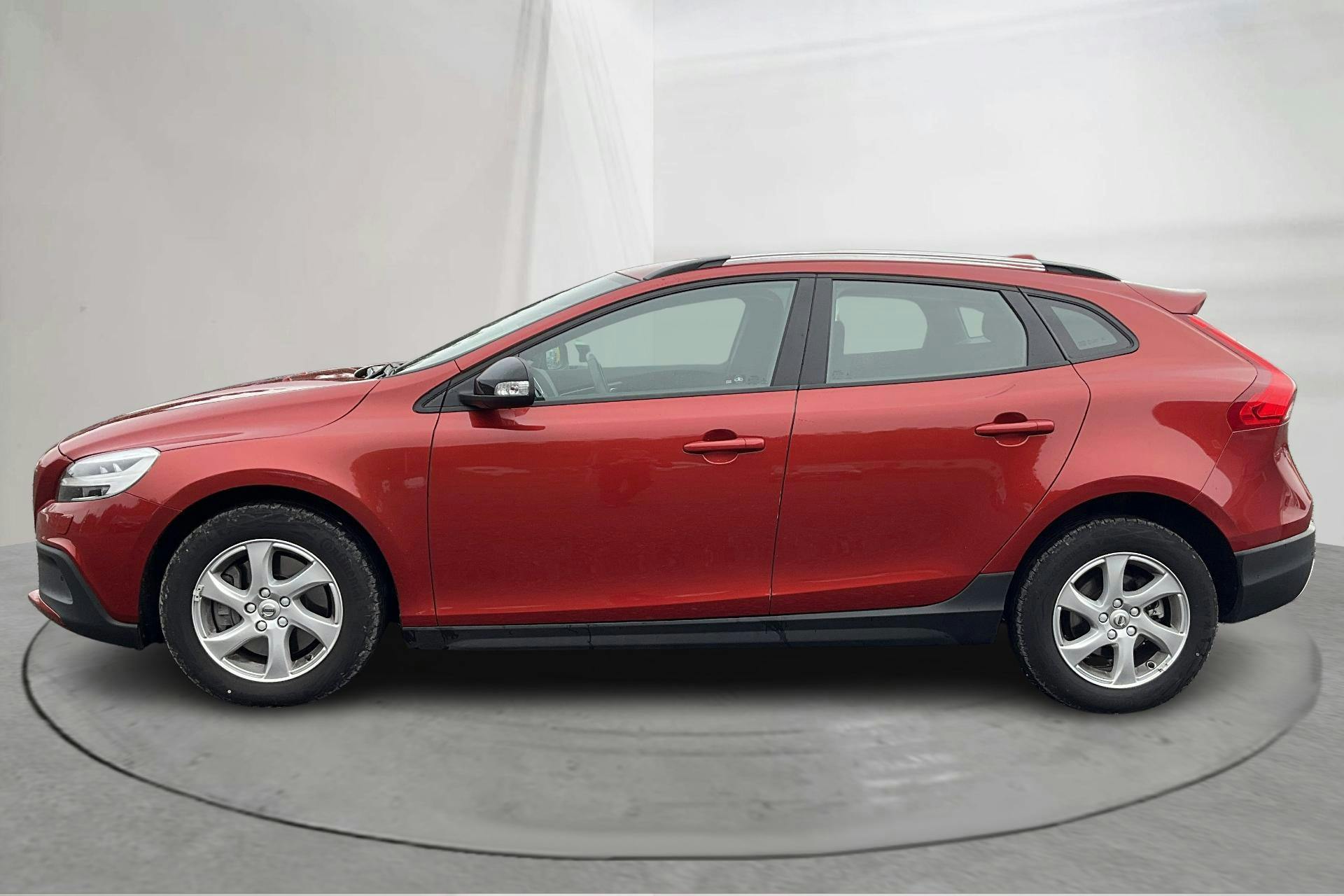 Esitlusfoto 2 aadressil 14: Volvo V40 Cross Country D3 (150hk) - 13 340 km - Automaatne - punane - 2019
