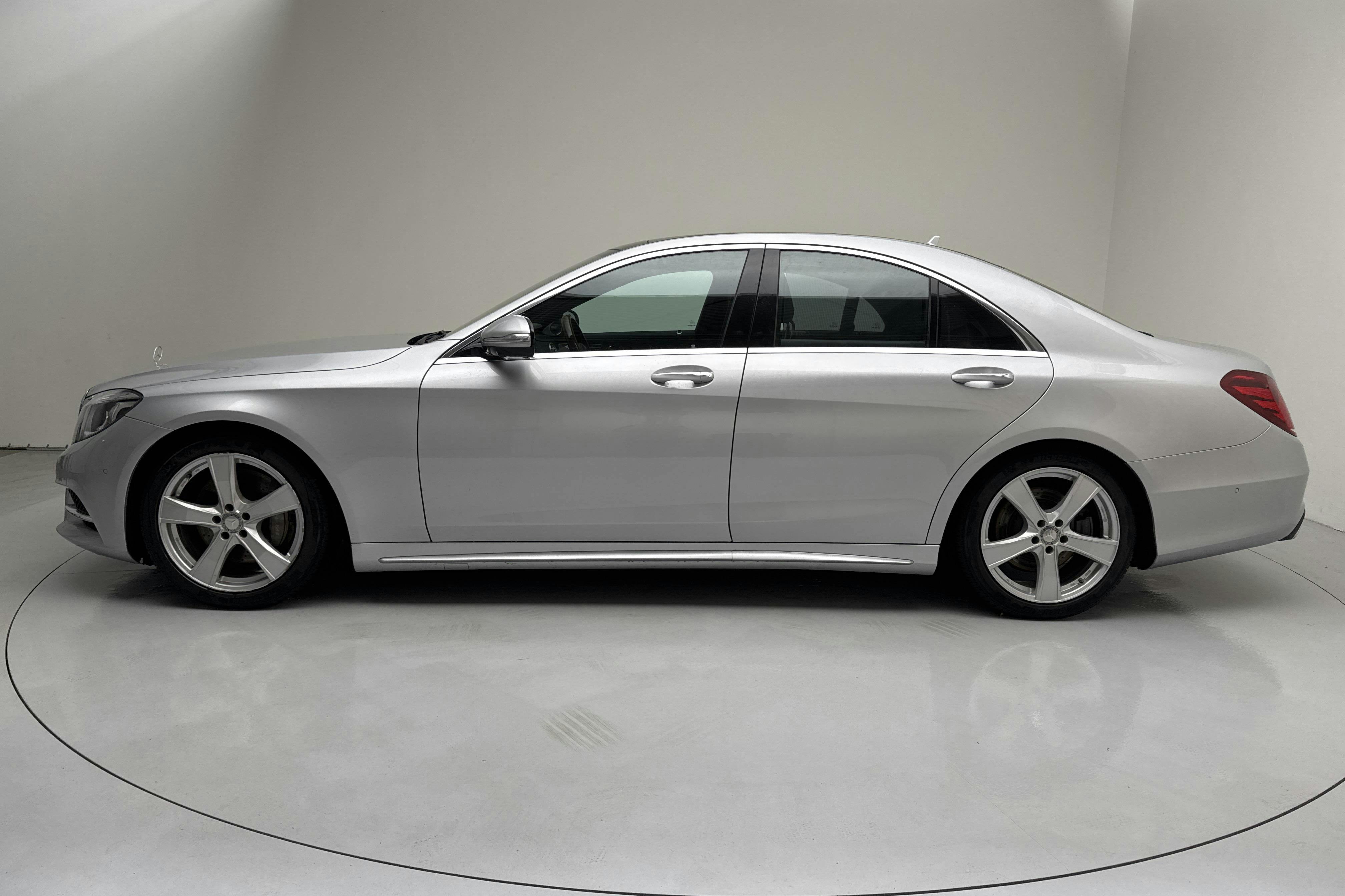 Presentationsfoto 2 av 21: Mercedes S 350 d W222 (258hk) - 8 985 mil - Automat - silver - 2016