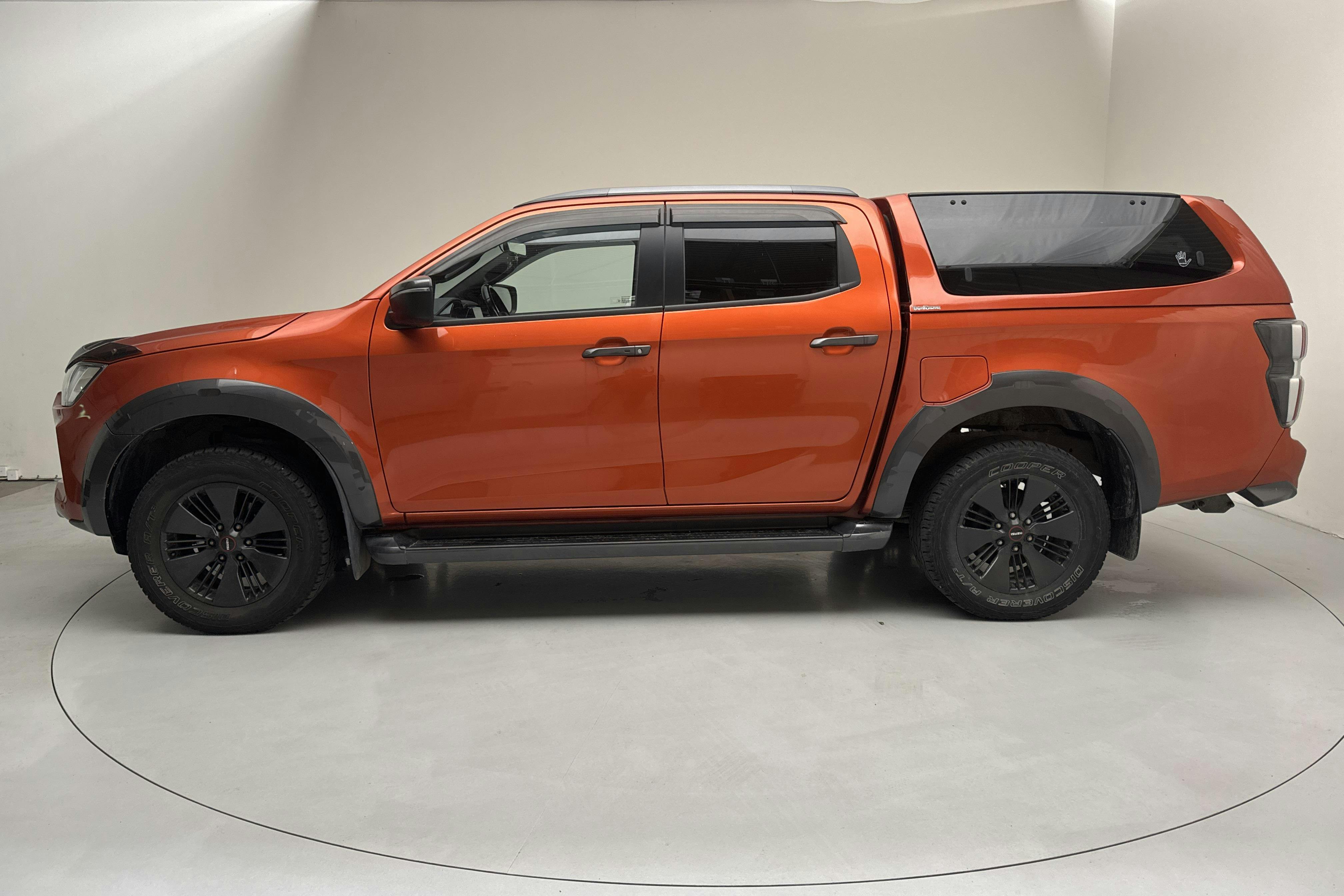 Presentation photo 2 of 15: Isuzu D-MAX 1.9 DDI CNG 4WD (164hk) - 57 870 km - Automatic - orange - 2022