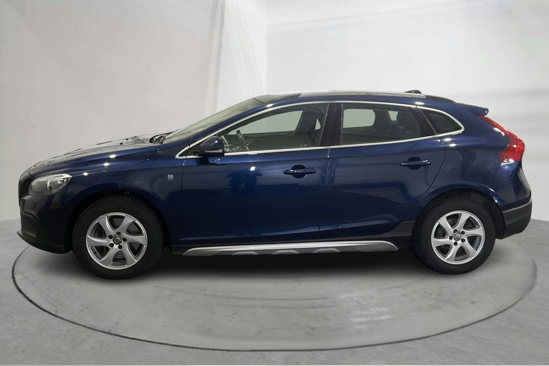 Presentationsfoto 2 av 17: Volvo V40 Cross Country D2 (120hk) - 15 513 mil - Automat - blå - 2016