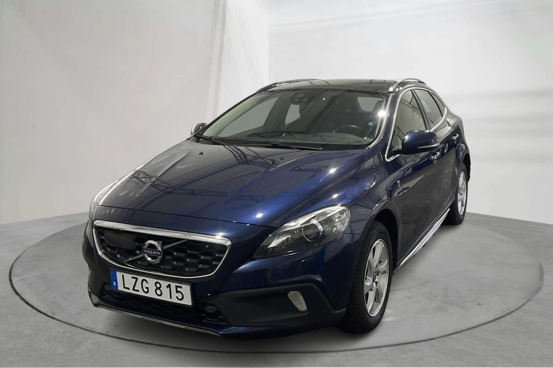 Presentationsfoto 1 av 17: Volvo V40 Cross Country D2 (120hk) - 15 513 mil - Automat - blå - 2016