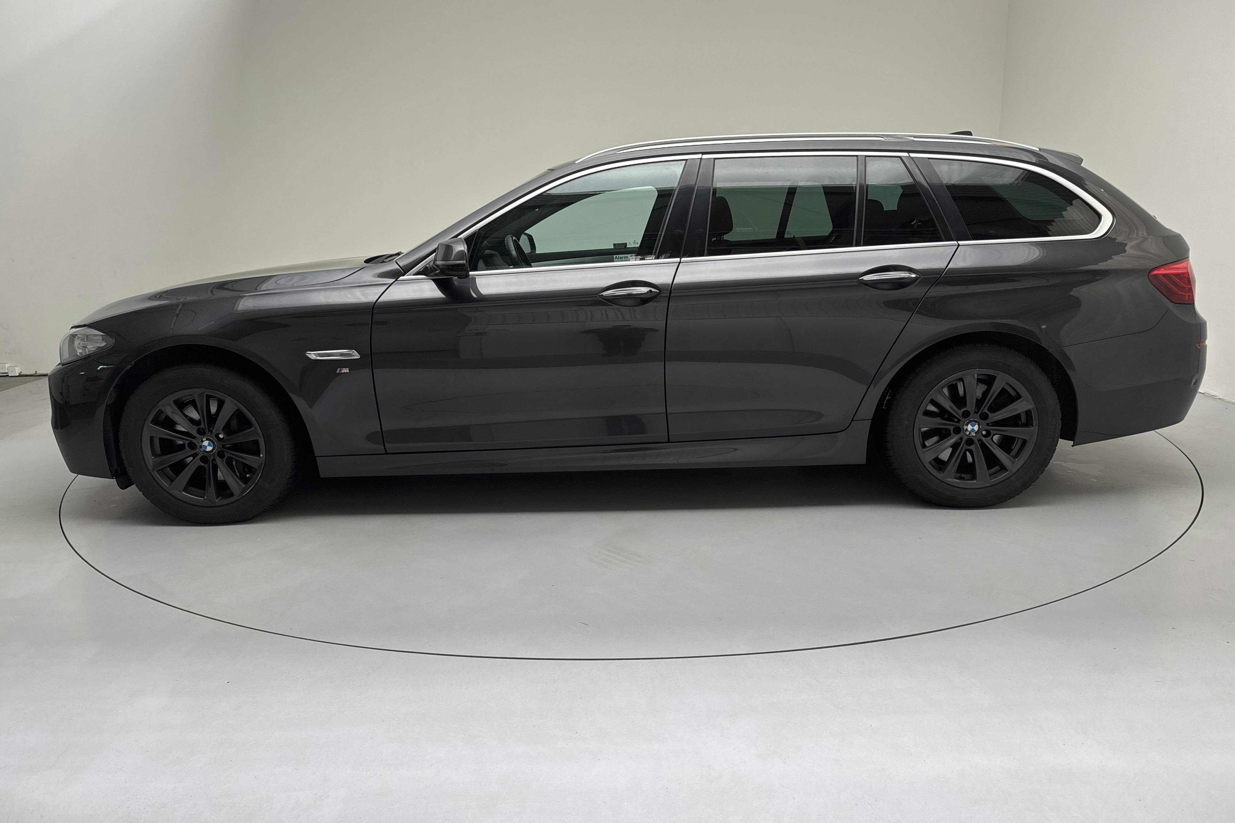 Presentationsfoto 2 av 16: BMW 535d xDrive Touring, F11 (313hk) - 17 642 mil - Automat - grå - 2014