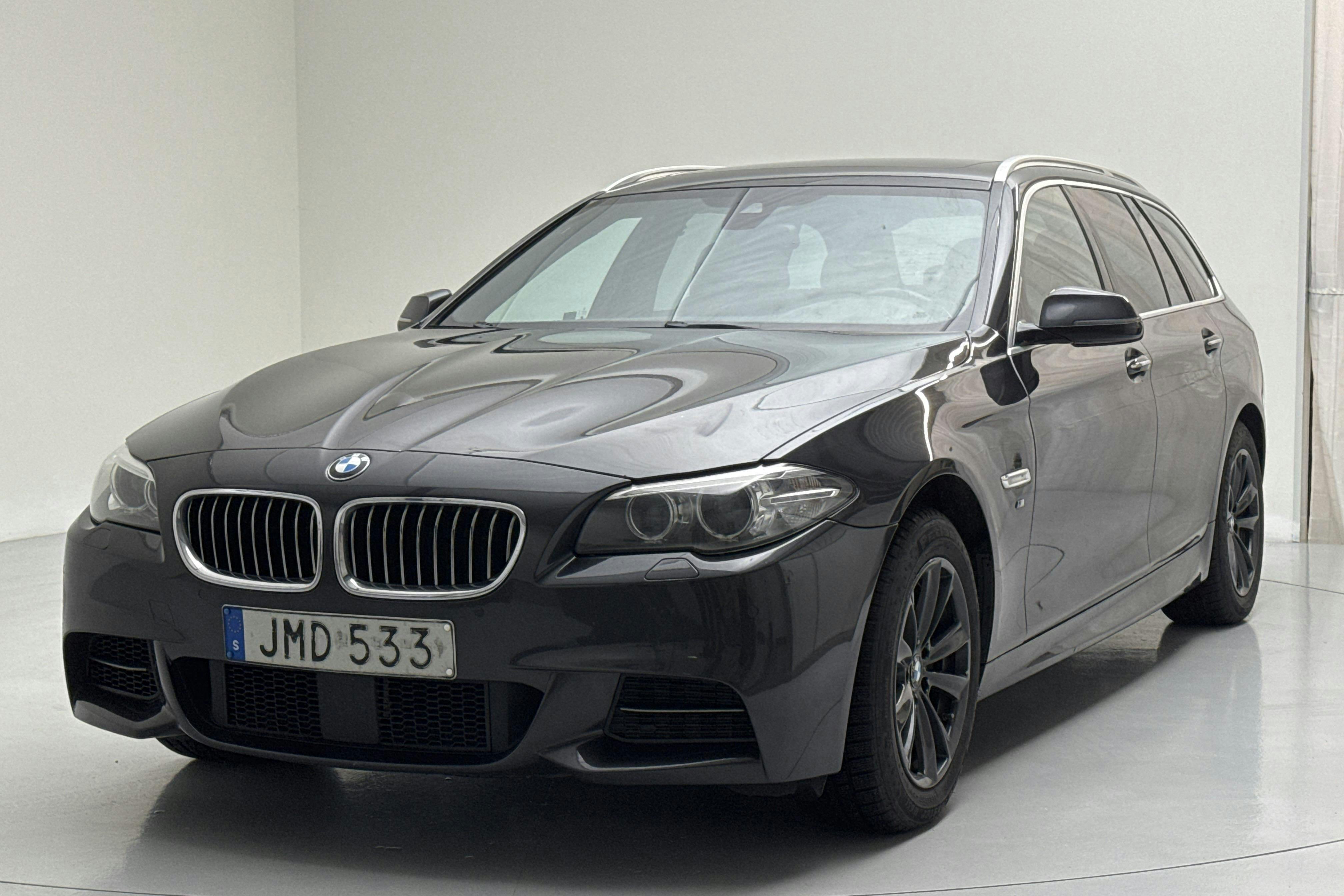 Presentationsfoto 1 av 16: BMW 535d xDrive Touring, F11 (313hk) - 17 642 mil - Automat - grå - 2014