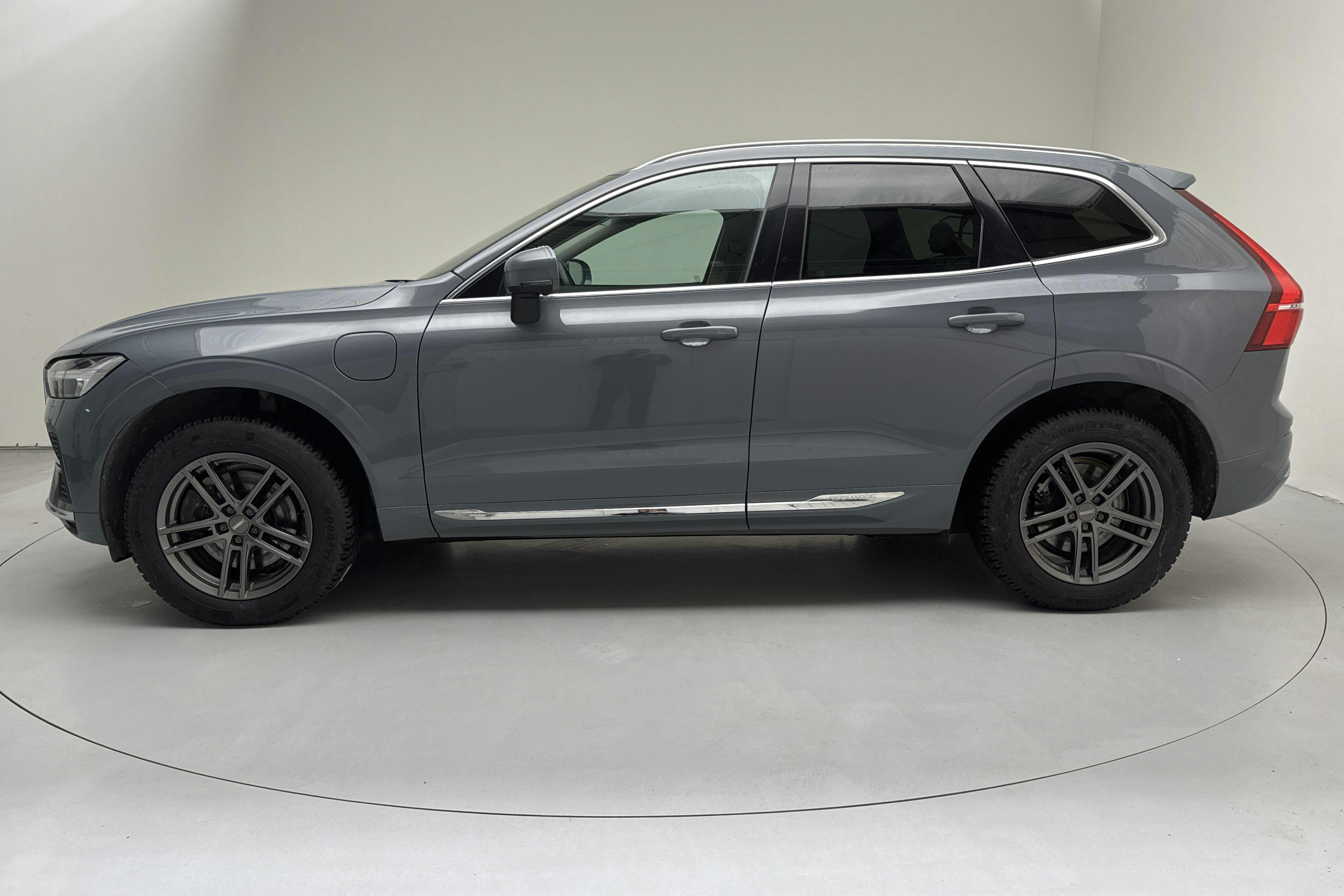 Presentationsfoto 2 av 18: Volvo XC60 T6 AWD Recharge (350hk) - 13 740 mil - Automat - grå - 2023