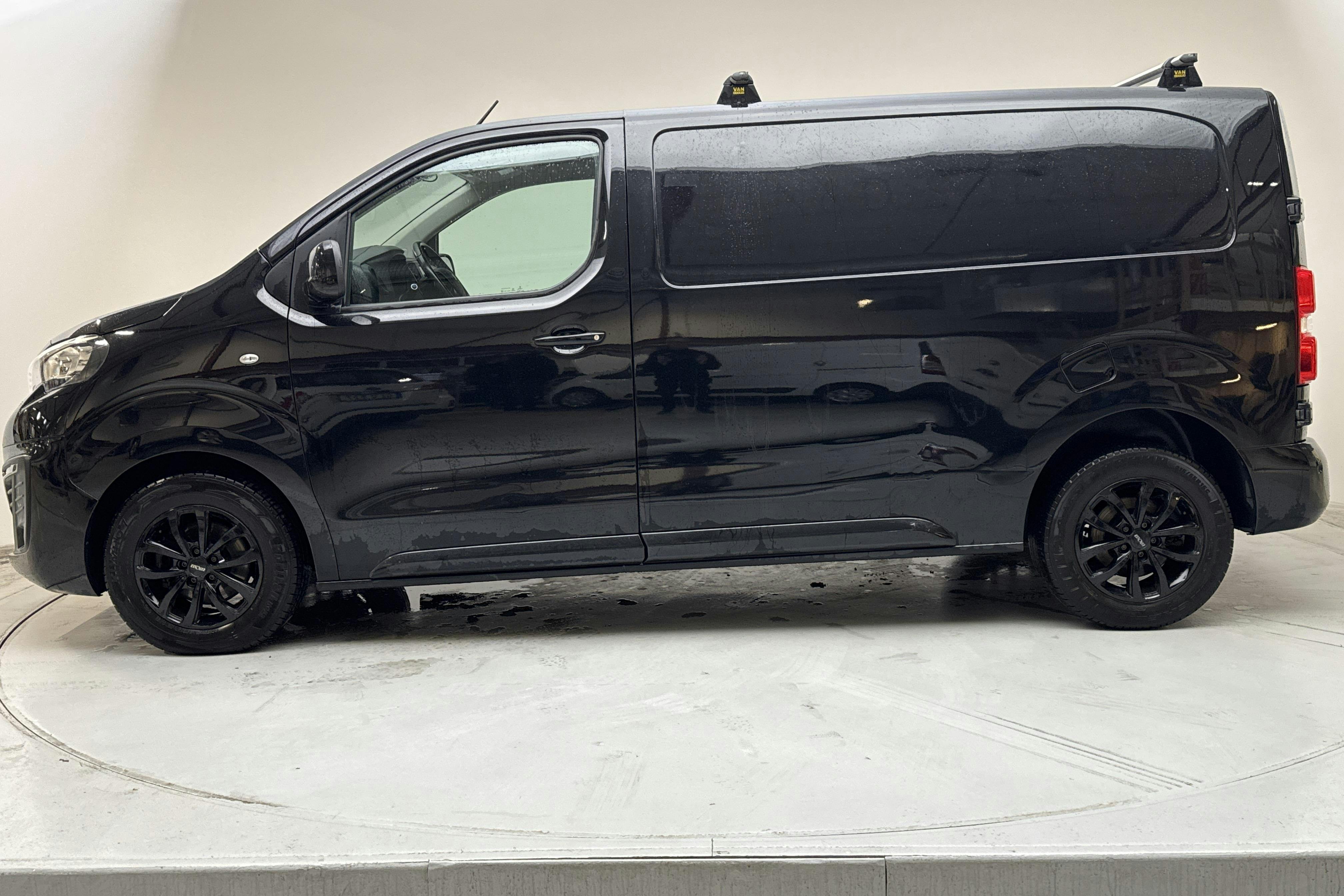 Presentationsfoto 2 av 12: Peugeot Expert BlueHDi Skåp (122hk) - 10 055 mil - Manuell - svart - 2019