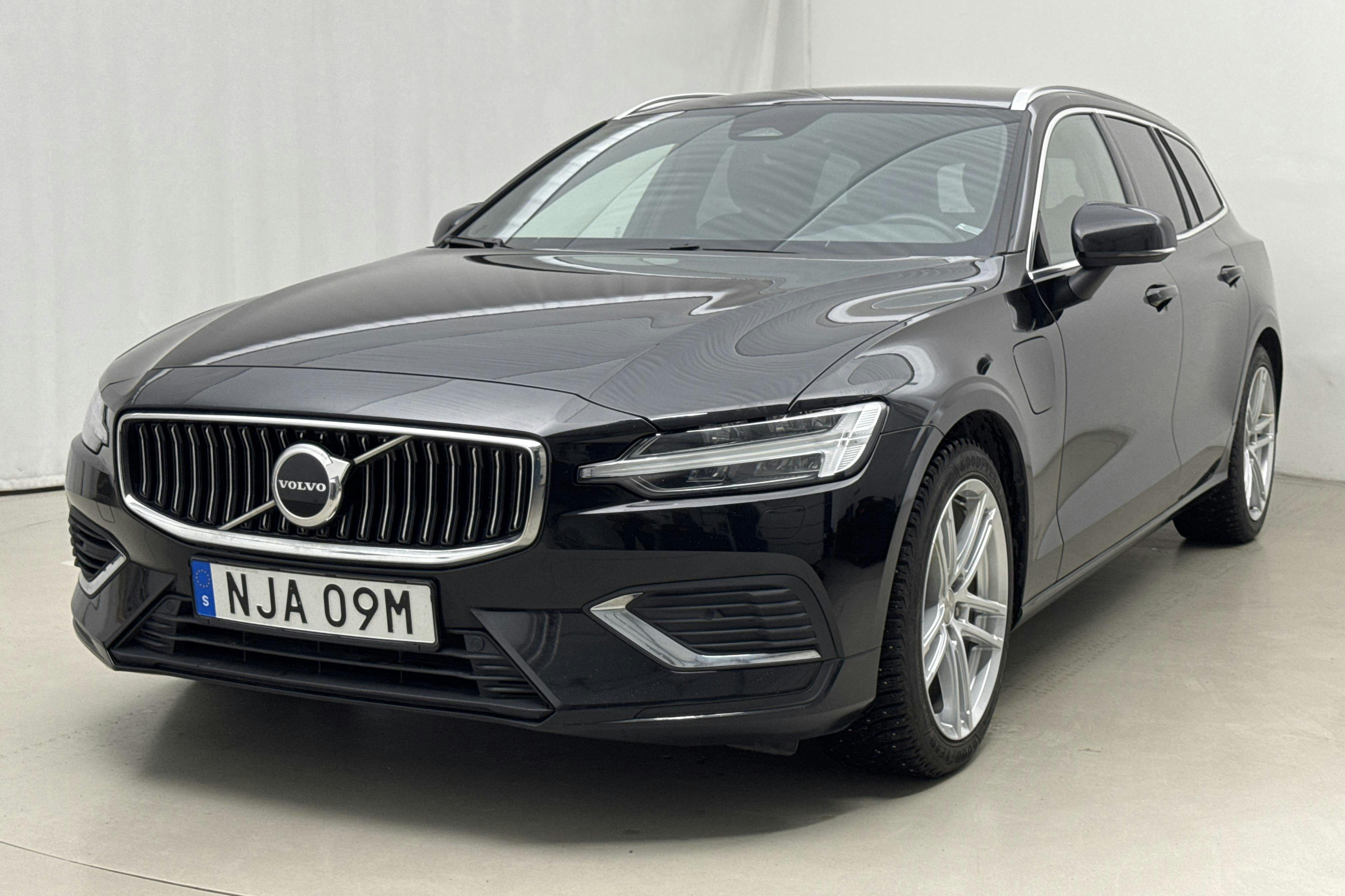 Presentation photo 1 of 23: Volvo V60 T6 AWD Recharge (350hk) - 106 010 km - Automatic - black - 2023