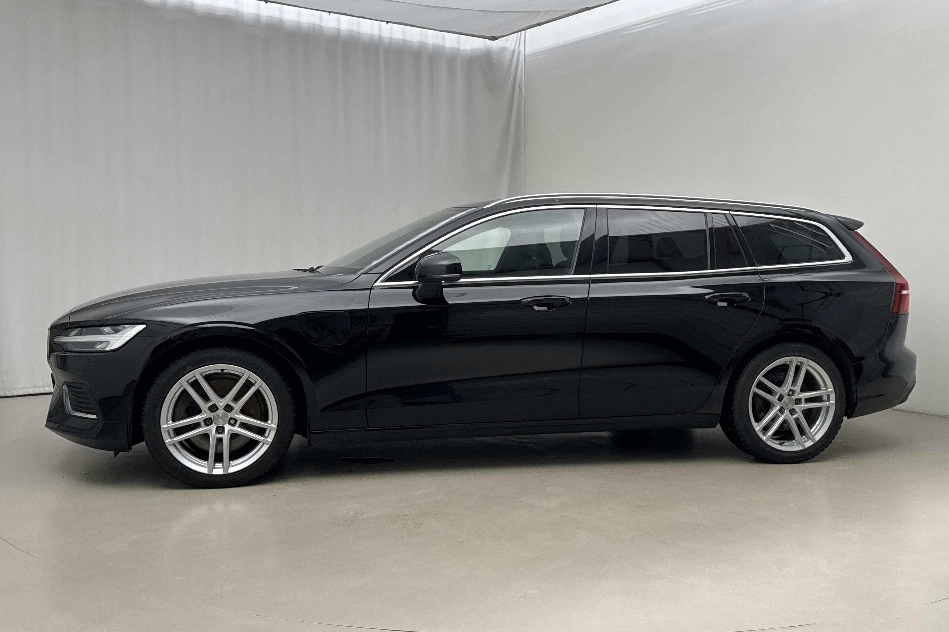 Presentation photo 2 of 23: Volvo V60 T6 AWD Recharge (350hk) - 106 010 km - Automatic - black - 2023