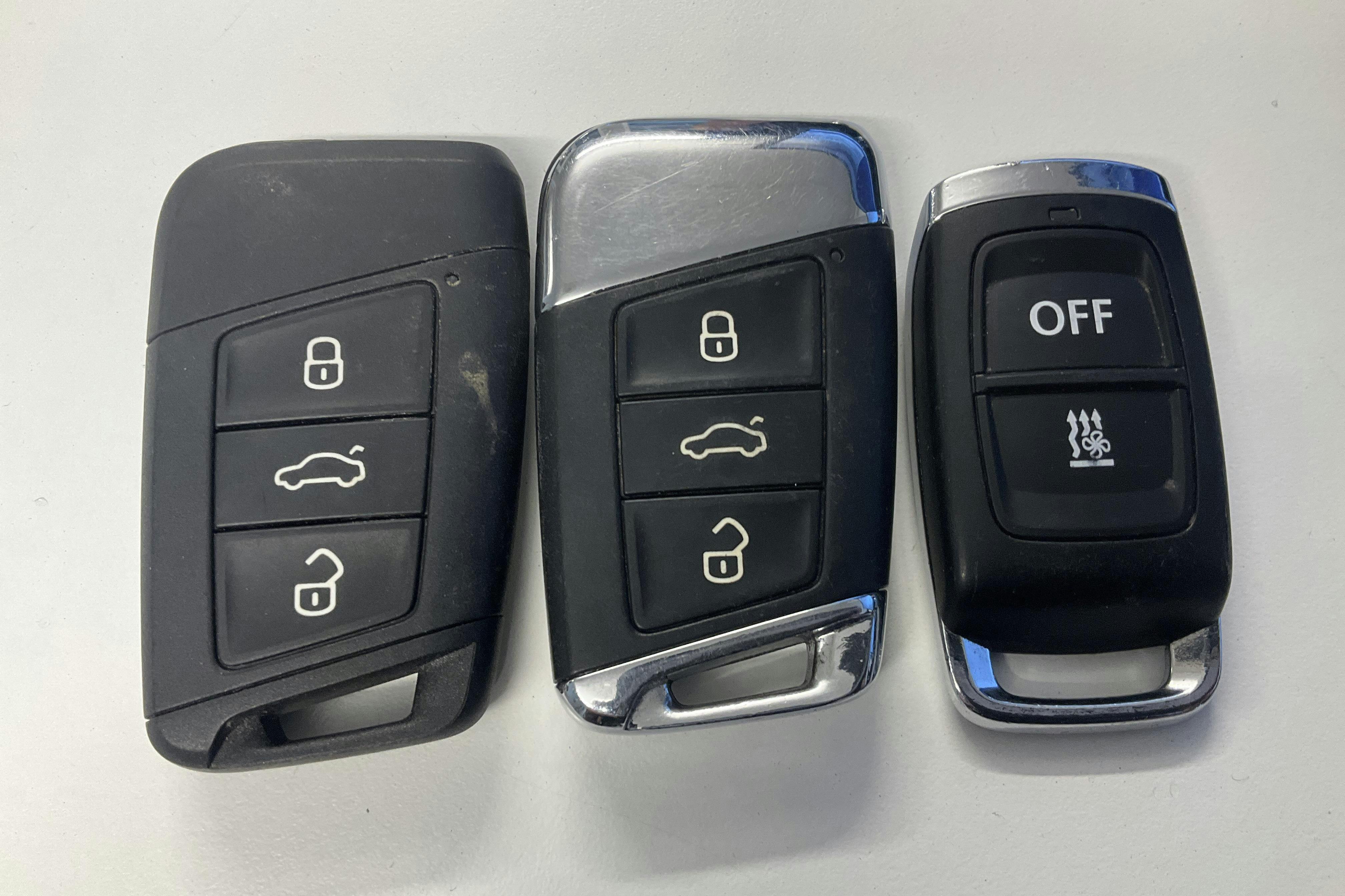 Esitlusfoto 23 aadressil 23: Skoda Superb 1.4 TSI PHEV Kombi (218hk) - 137 910 km - Automaatne - valge - 2021