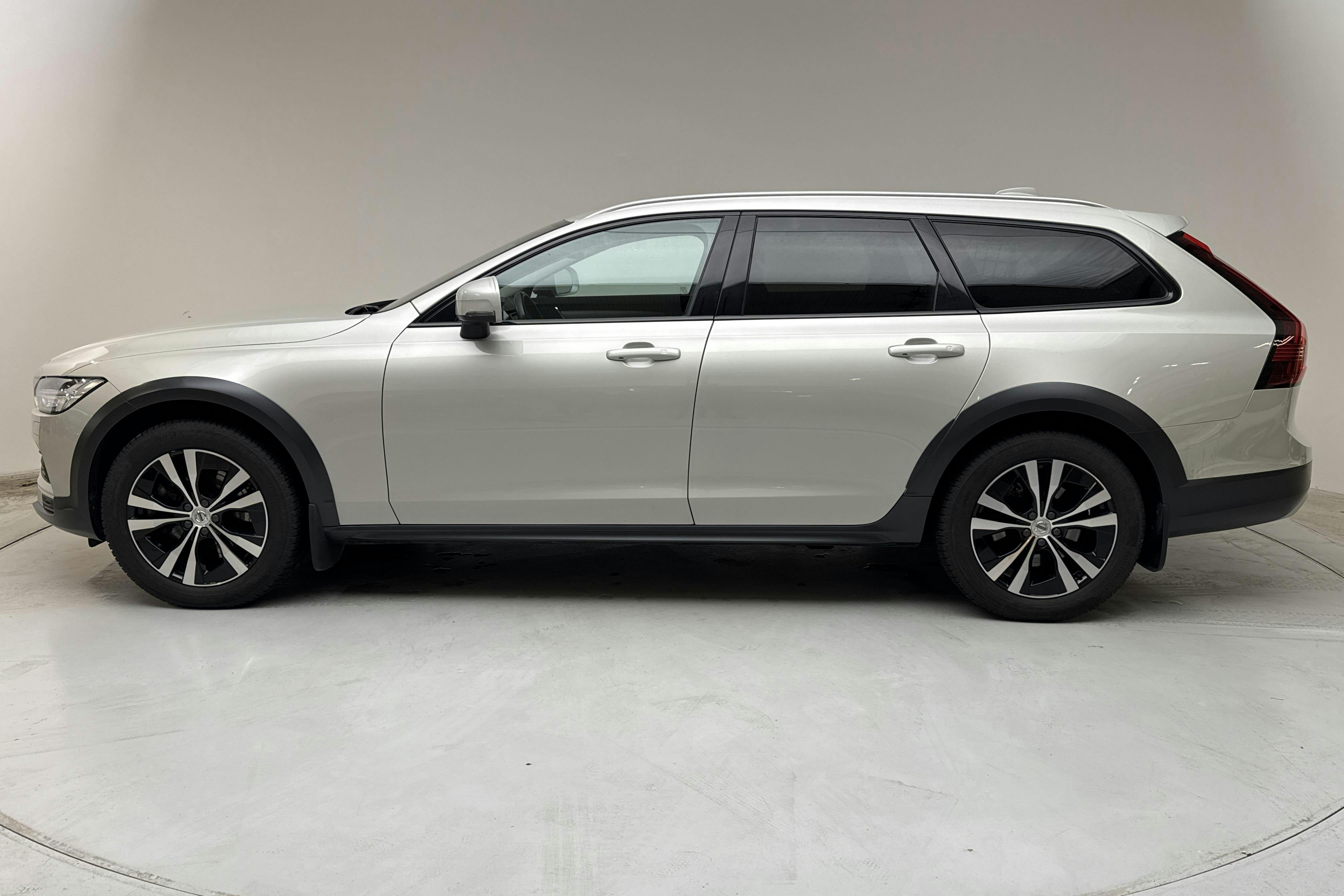 Presentation photo 2 of 14: Volvo V90 B4 Cross Country AWD Mildhybrid, Diesel (197hk) - 92 870 km - Automatic - white - 2022