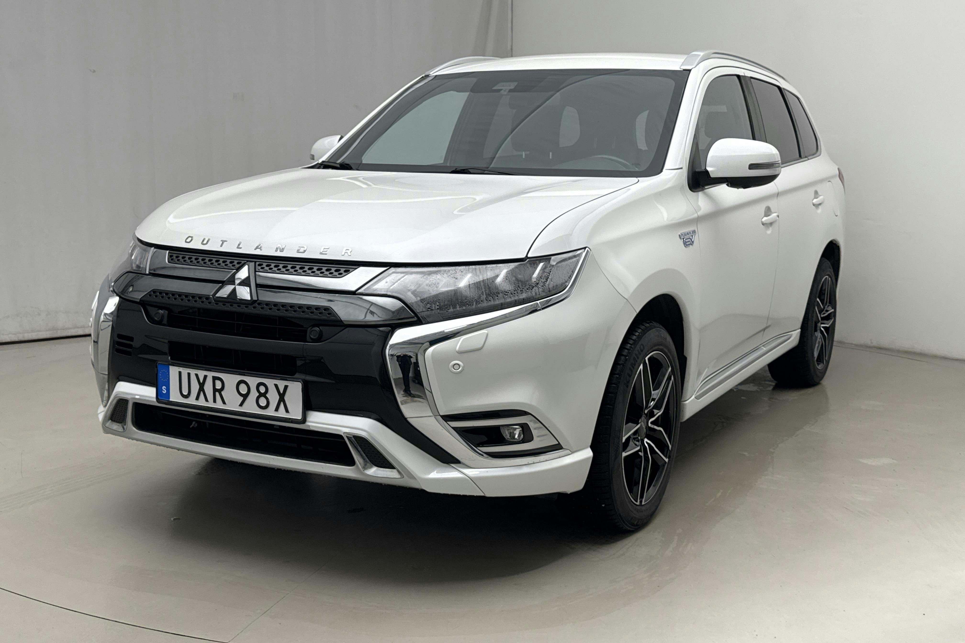 Mitsubishi Outlander 2.4 Plug-in Hybrid 4WD (136hk) - 7 340 mil - Automat - vit - 2020