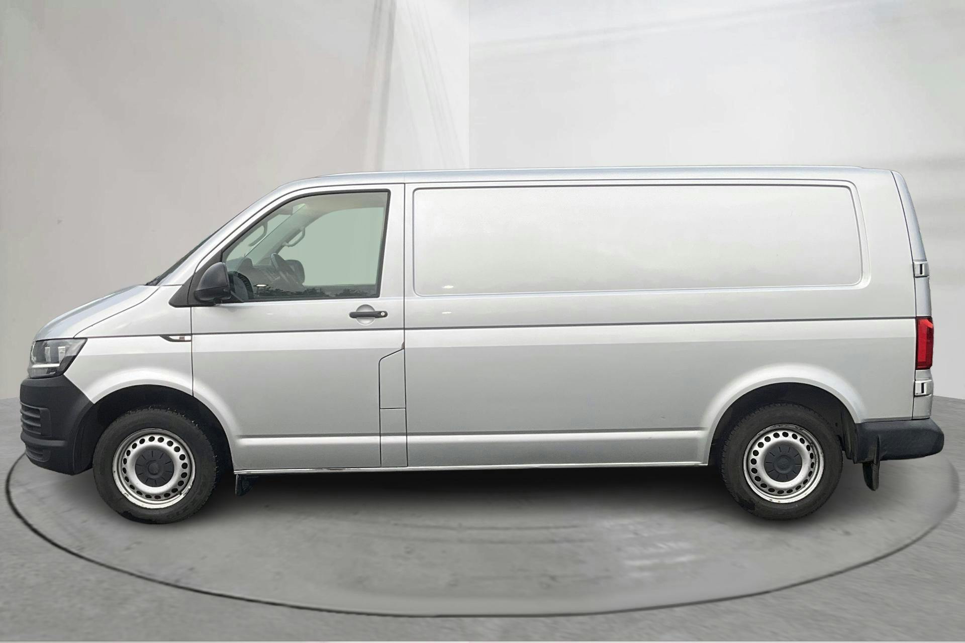 Presentationsfoto 2 av 13: VW Transporter T6 2.0 TDI BMT Skåp (150hk) - 15 050 mil - Automat - silver - 2019