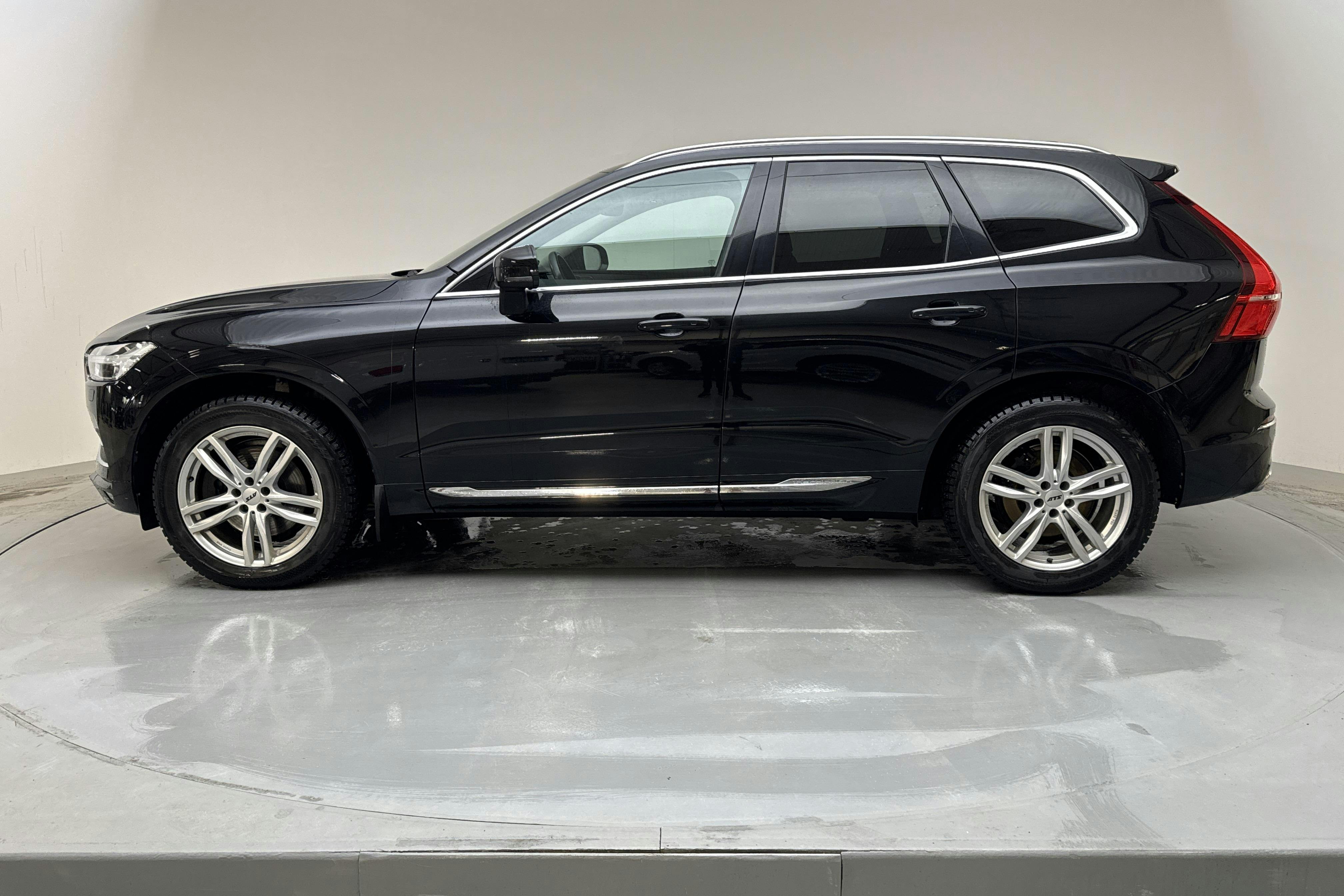 Presentation photo 2 of 16: Volvo XC60 D4 AWD (190hk) - 185 150 km - Automatic - black - 2019