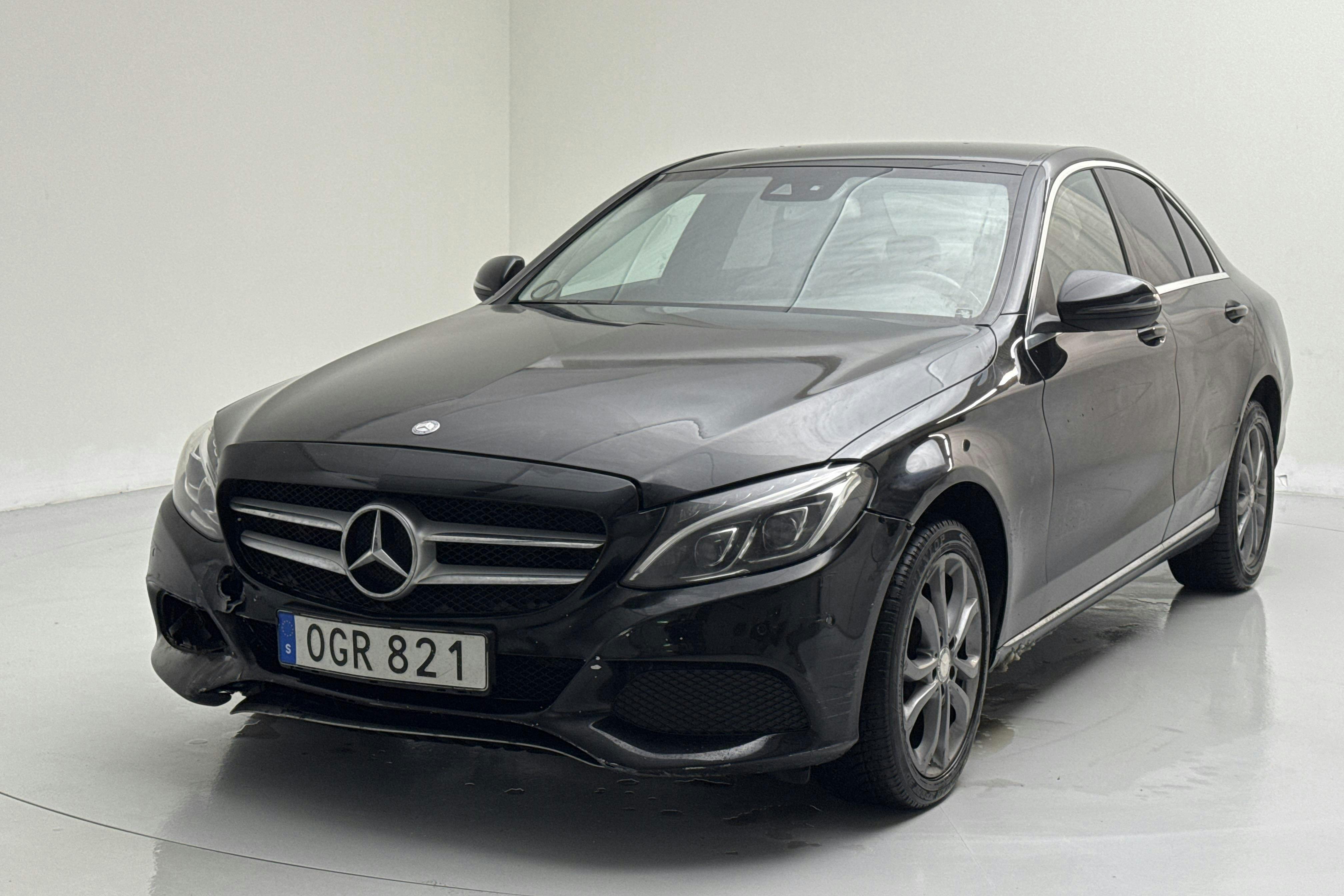 Presentation photo 1 of 13: Mercedes C 220 d 4MATIC W205 (170hk) - 199 990 km - Automatic - black - 2017