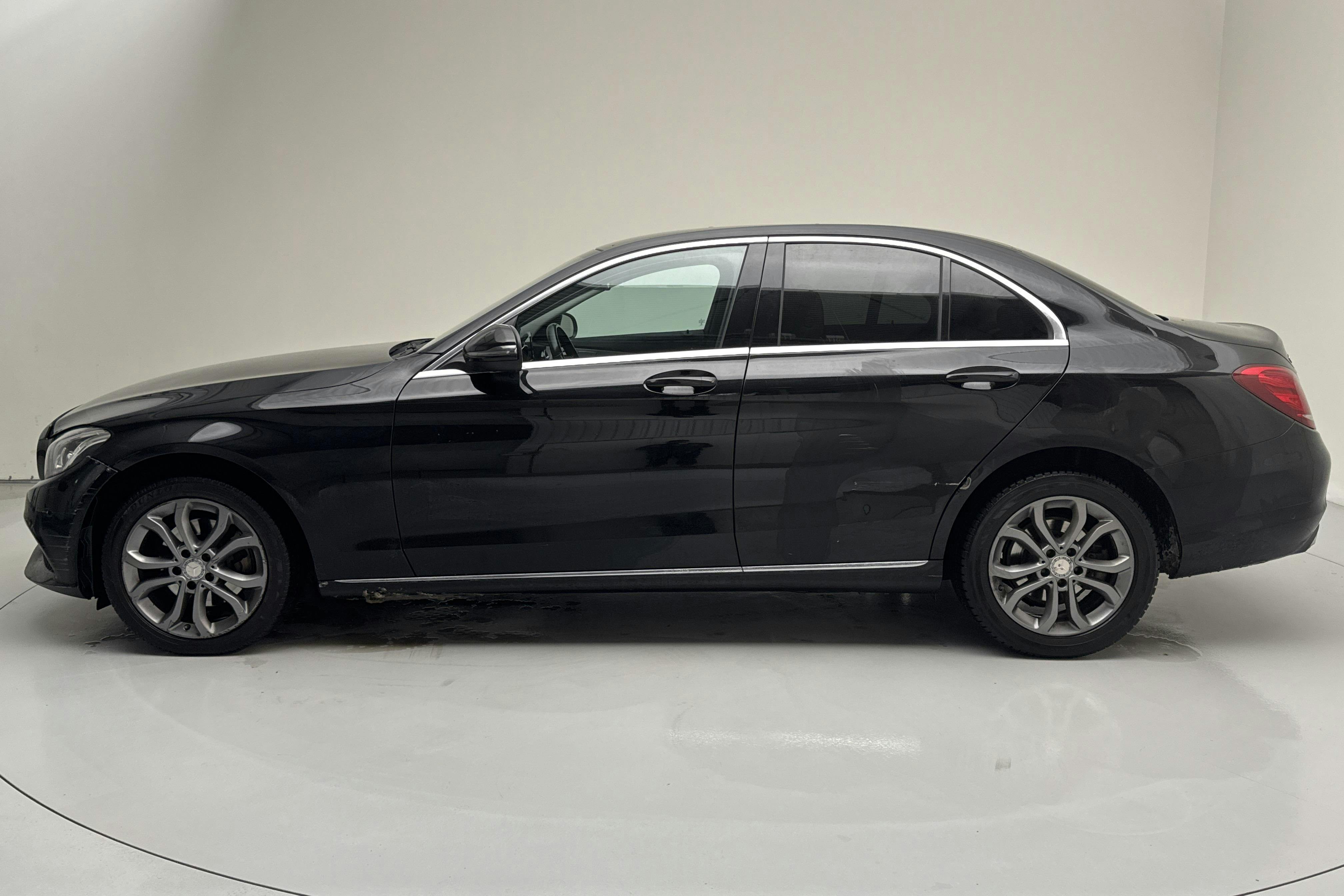 Presentation photo 2 of 13: Mercedes C 220 d 4MATIC W205 (170hk) - 199 990 km - Automatic - black - 2017