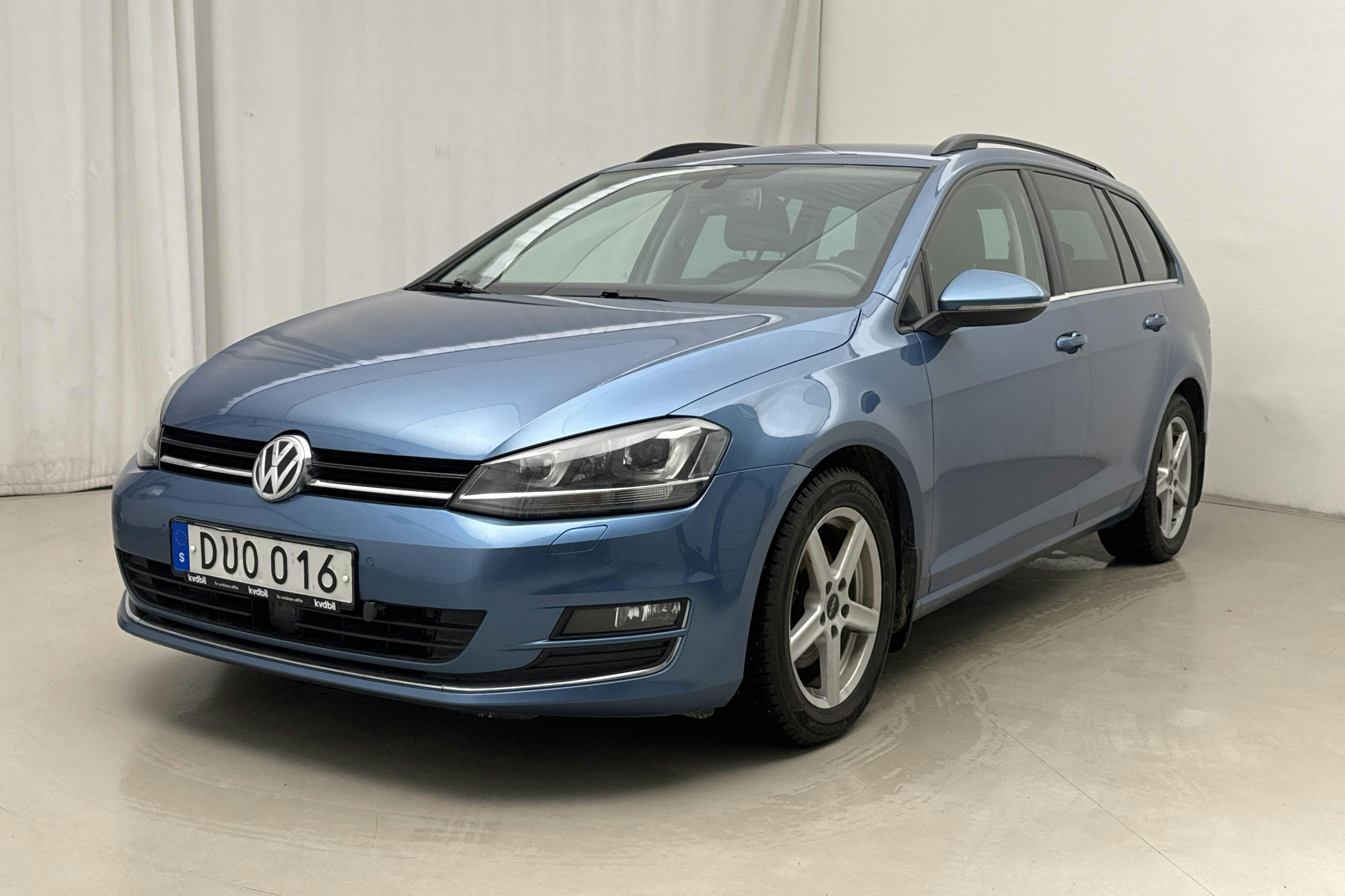 Presentationsfoto 1 av 19: VW Golf VII 2.0 TDI BlueMotion Technology Sportscombi 4Motion (150hk) - 19 323 mil - Manuell - blå - 2015
