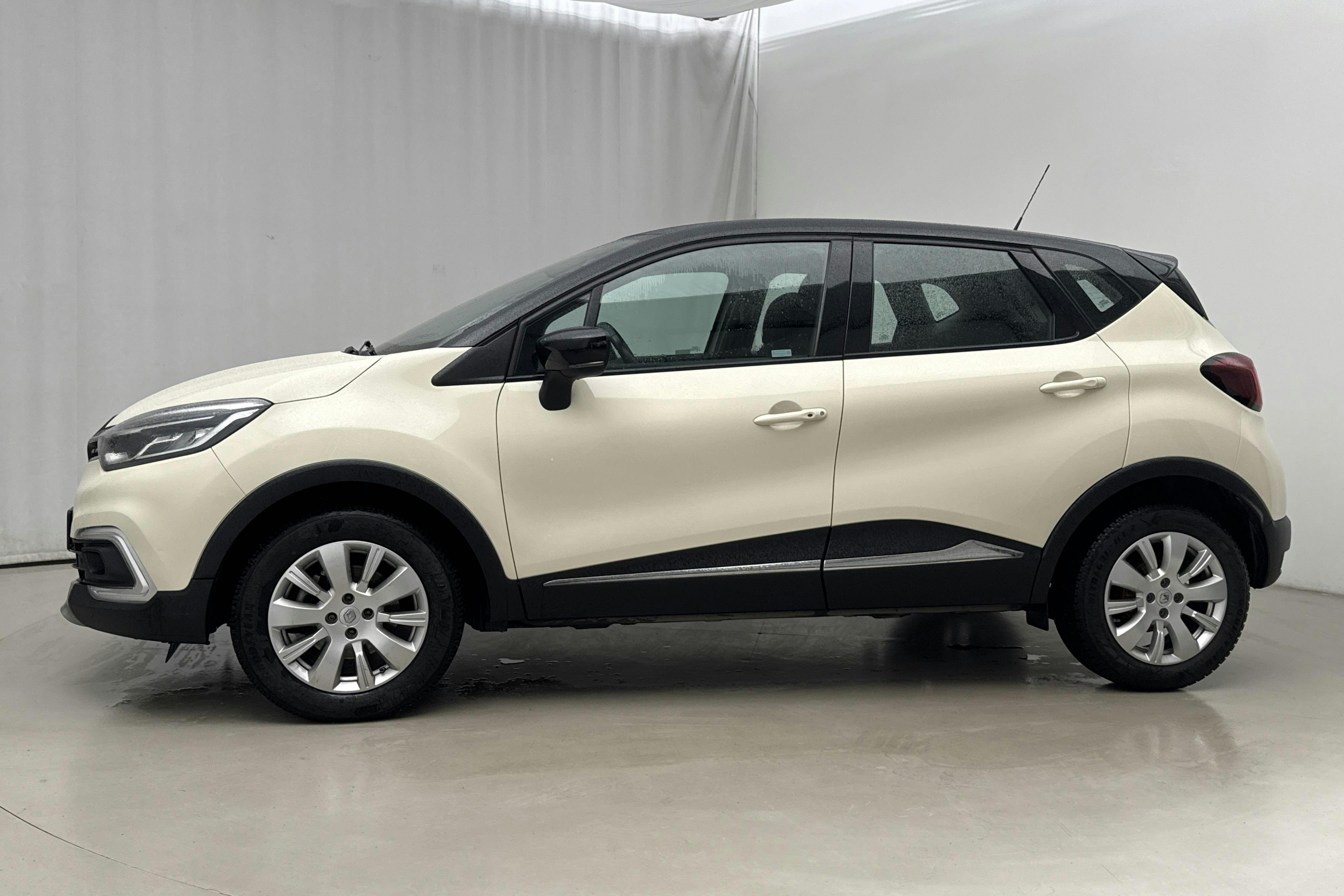 Presentation photo 2 of 18: Renault Captur 1.2 TCe (120hk) - 36 560 km - Automatic - 2018