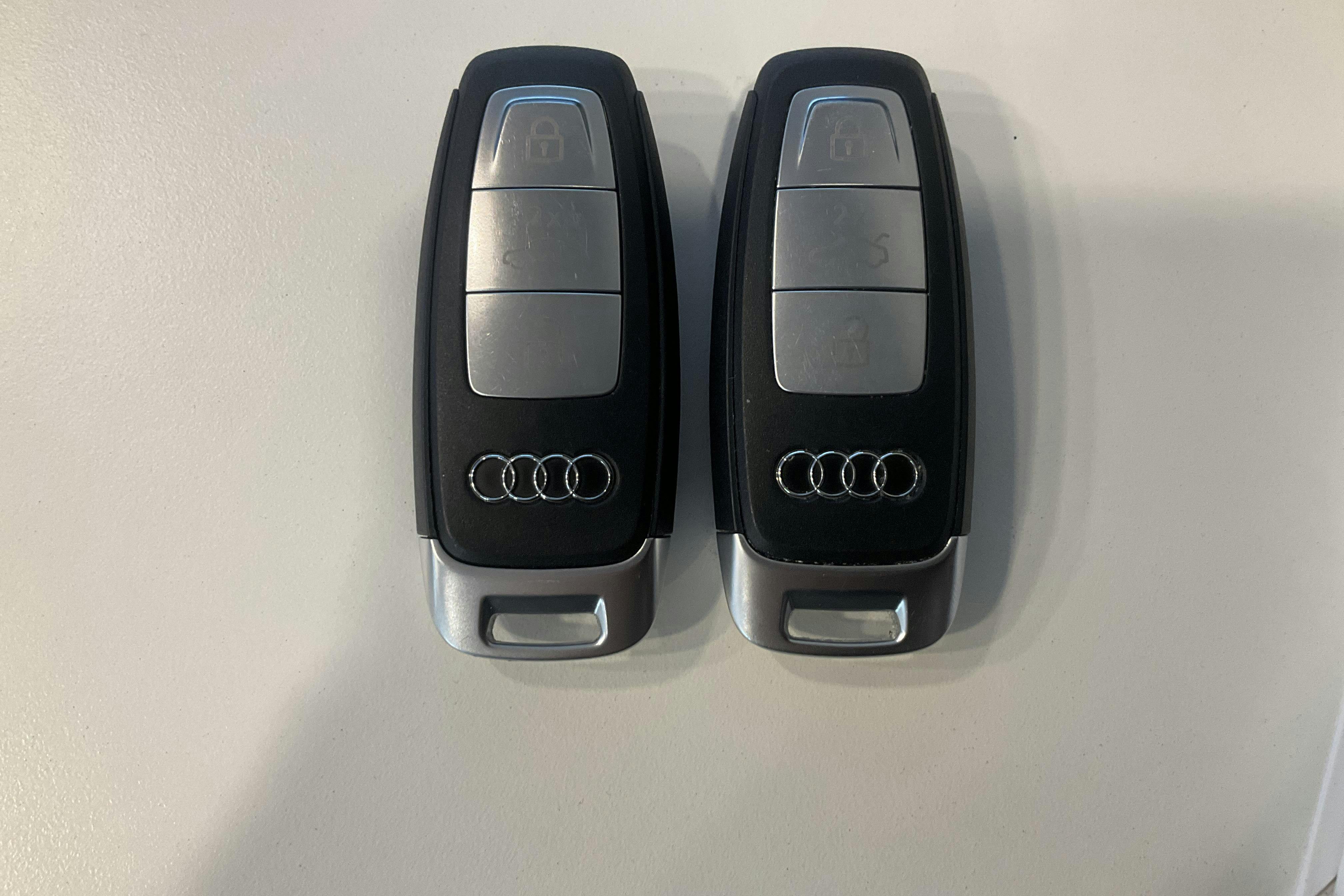 Presentation photo 24 of 24: Audi Q4 45 e-tron quattro 77kWh (265hk) - 30 660 km - Automatic - white - 2023