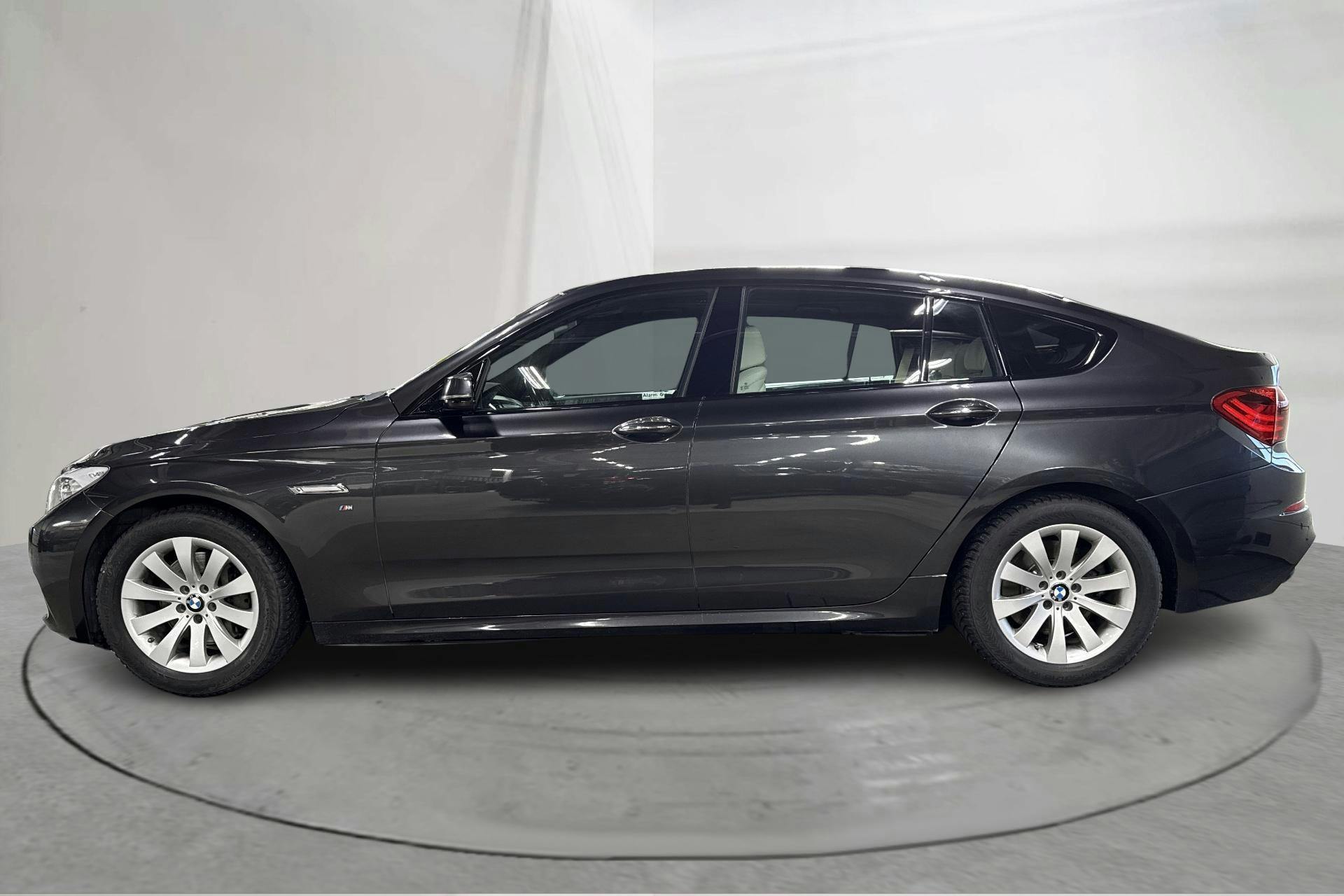 Presentationsfoto 2 av 16: BMW 530d GT xDrive, F07 (258hk) - 17 739 mil - Automat - grå - 2015