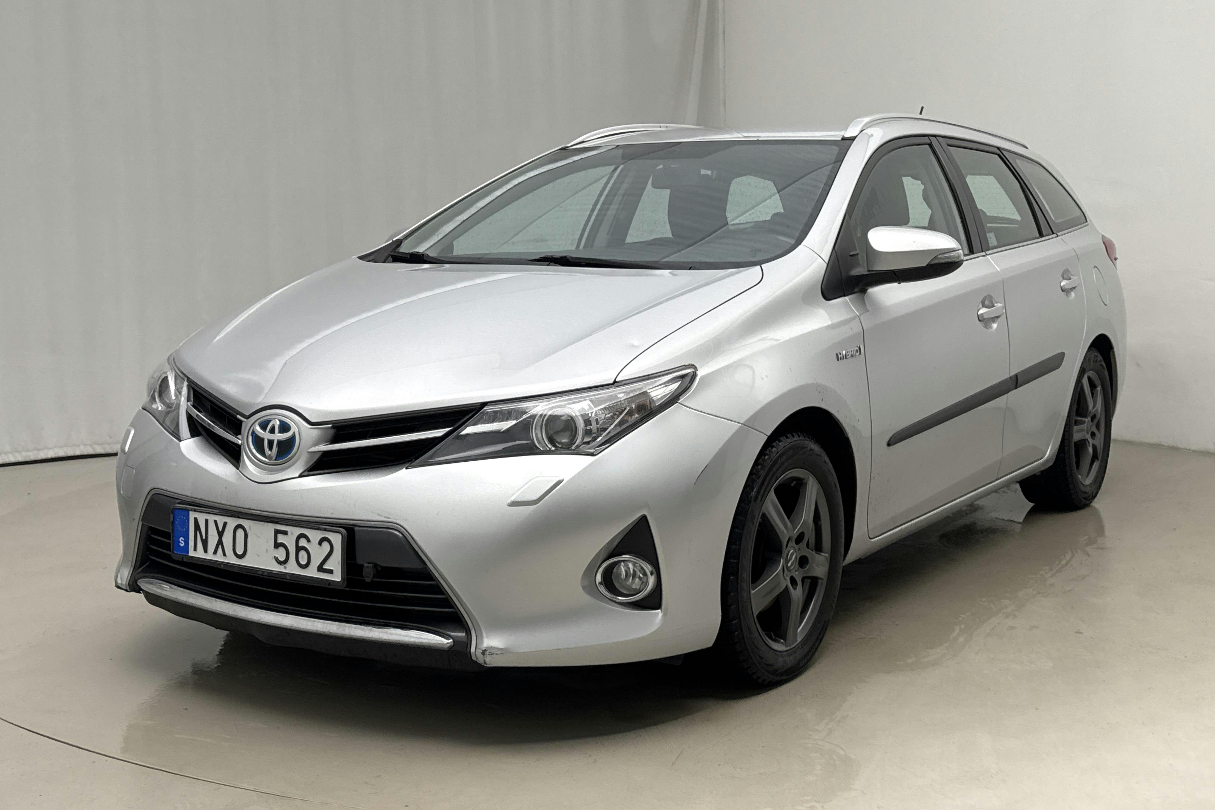 Toyota Auris 1.8 HSD Touring Sports (99hk) - 157 940 km - Automaatne - hõbe - 2013
