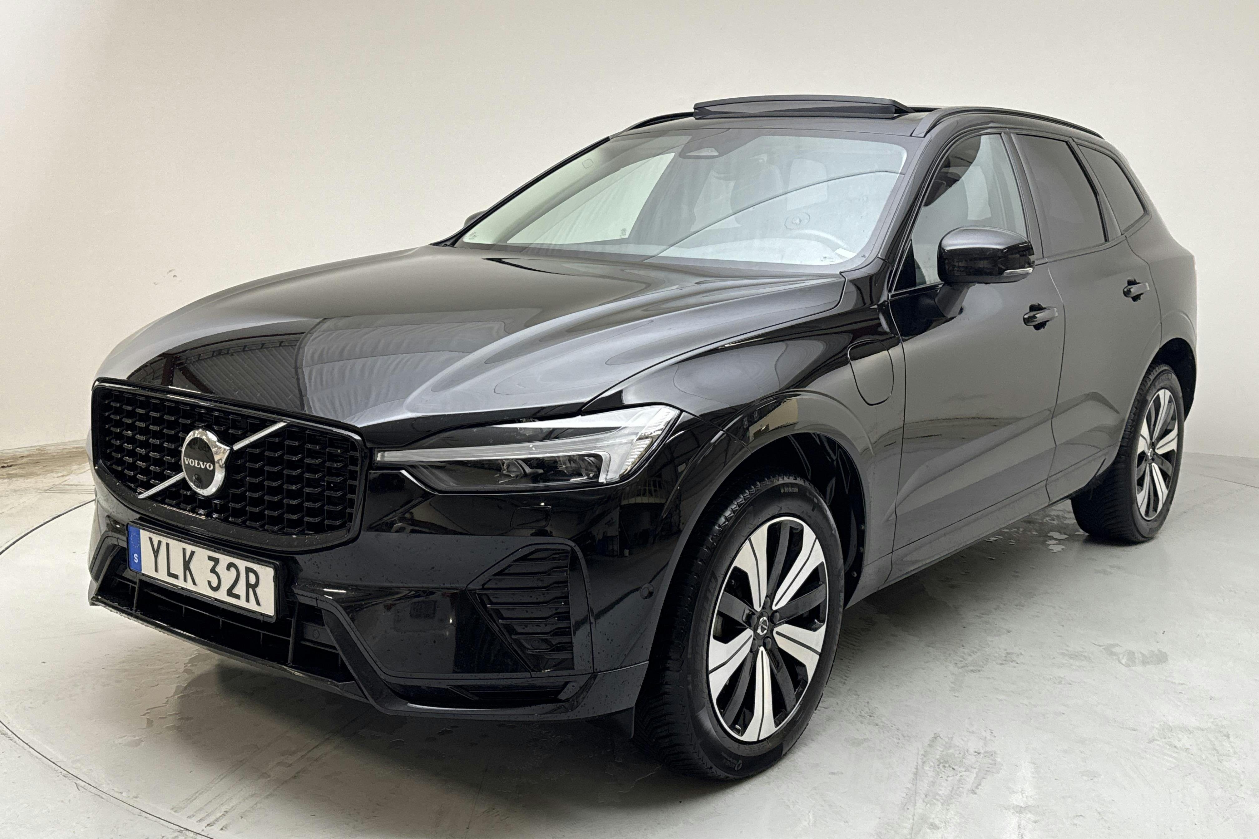 Presentationsfoto 1 av 20: Volvo XC60 T6 AWD Recharge (350hk) - 7 993 mil - Automat - svart - 2023