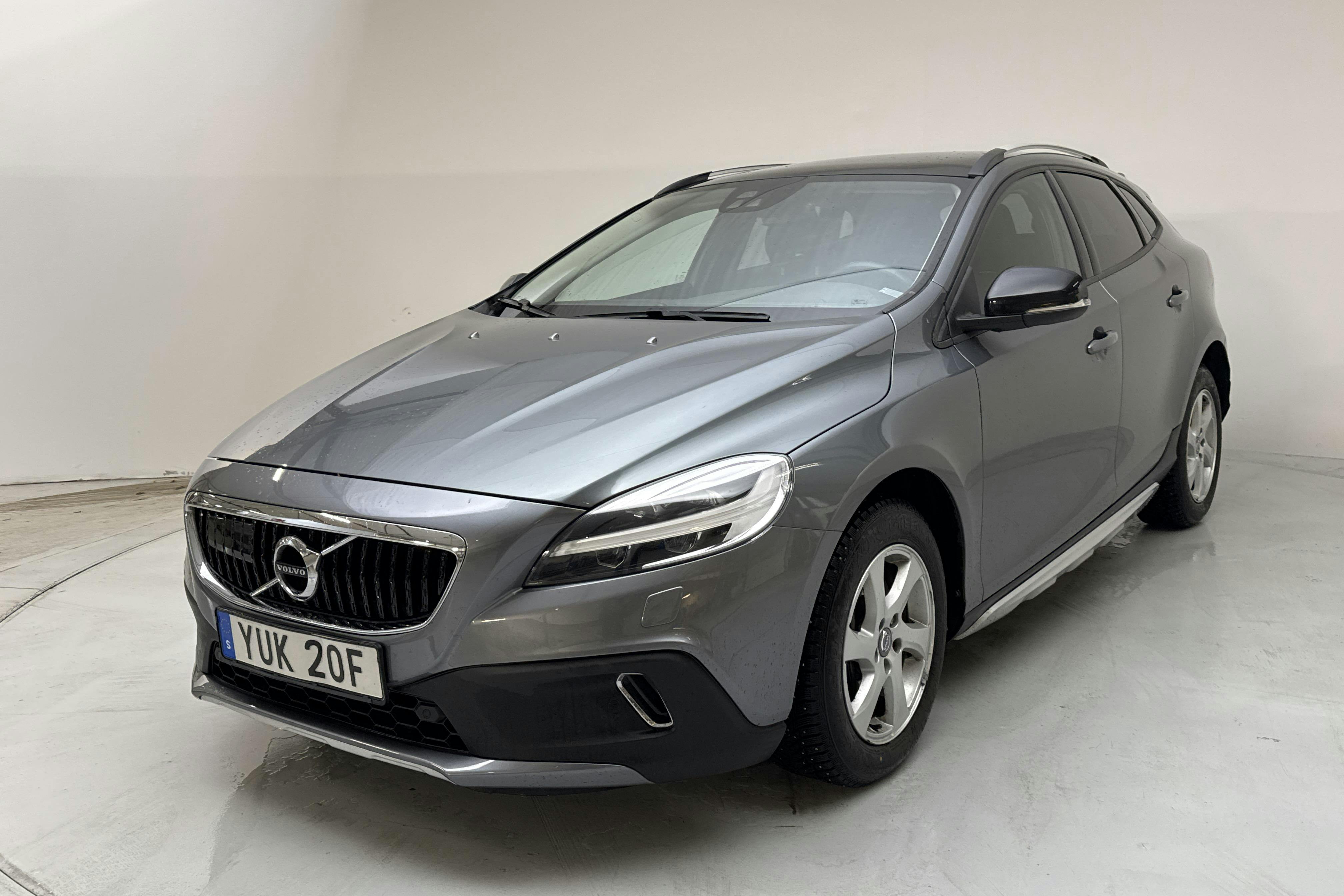 Presentationsfoto 1 av 17: Volvo V40 Cross Country T3 (152hk) - 8 273 mil - Automat - grå - 2019