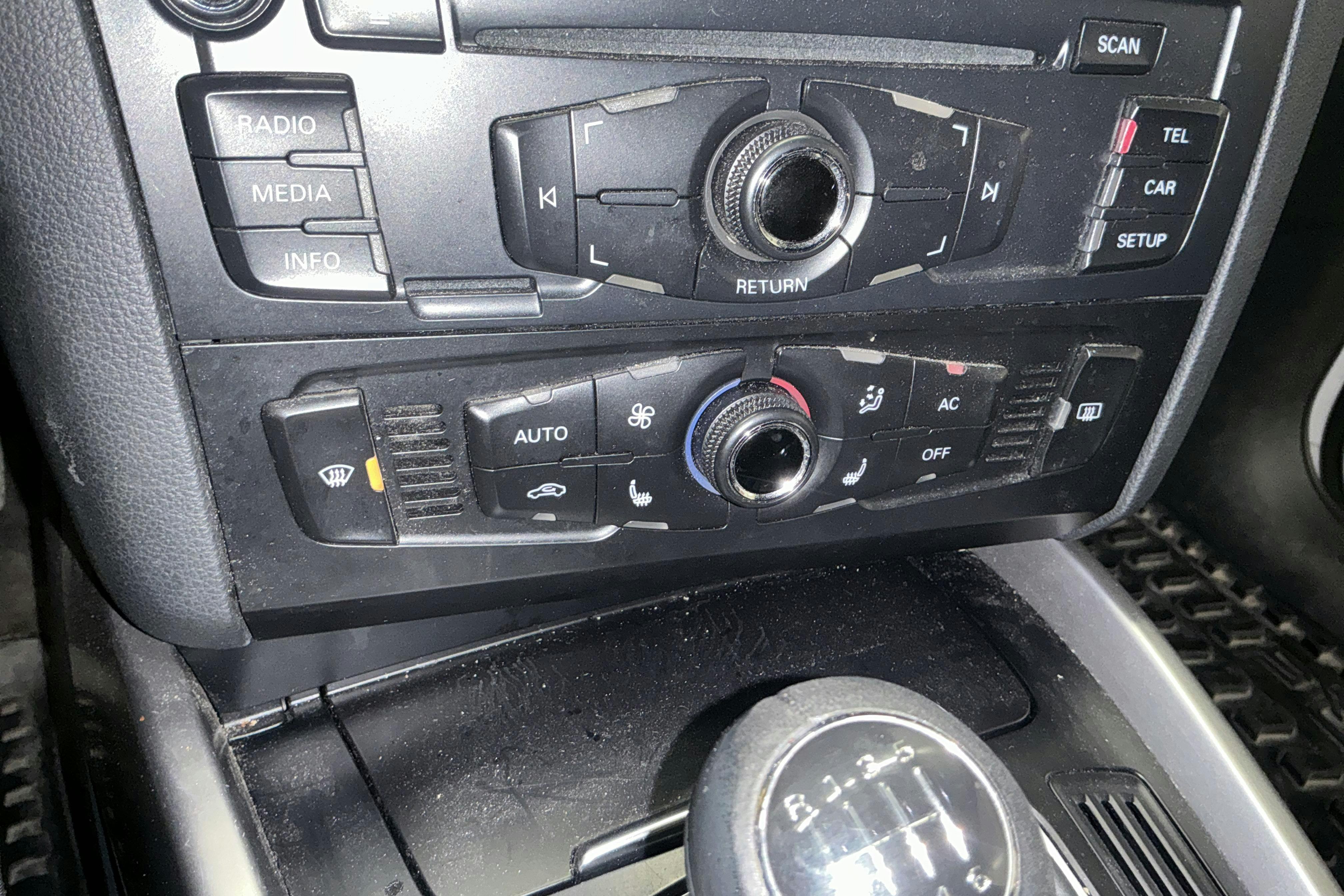 Presentation photo 11 of 11: Audi Q5 2.0 TDI quattro (170hk) - 268 950 km - Manual - white - 2011