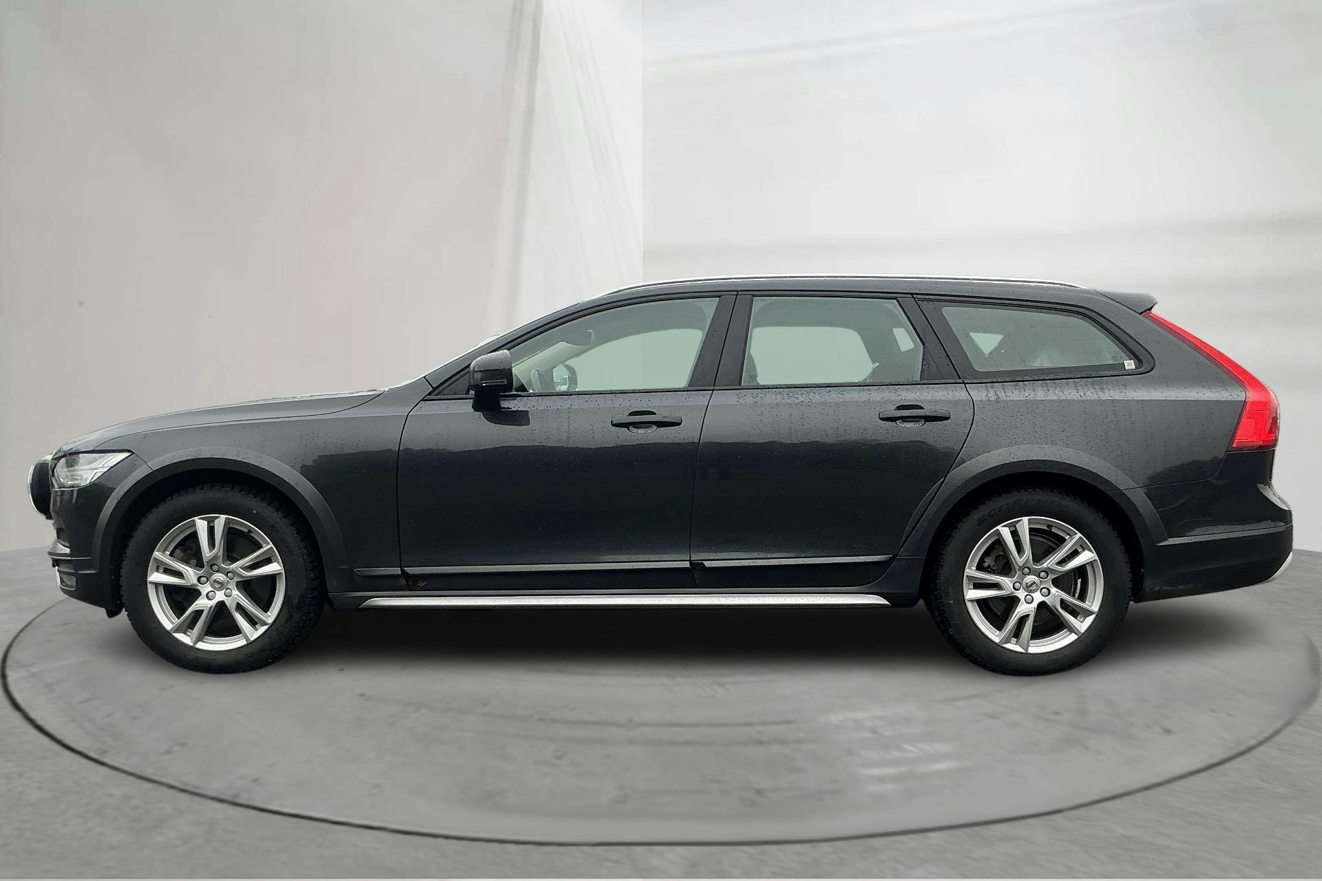 Presentationsfoto 2 av 15: Volvo V90 D4 Cross Country AWD (190hk) - 27 726 mil - Automat - grå - 2019