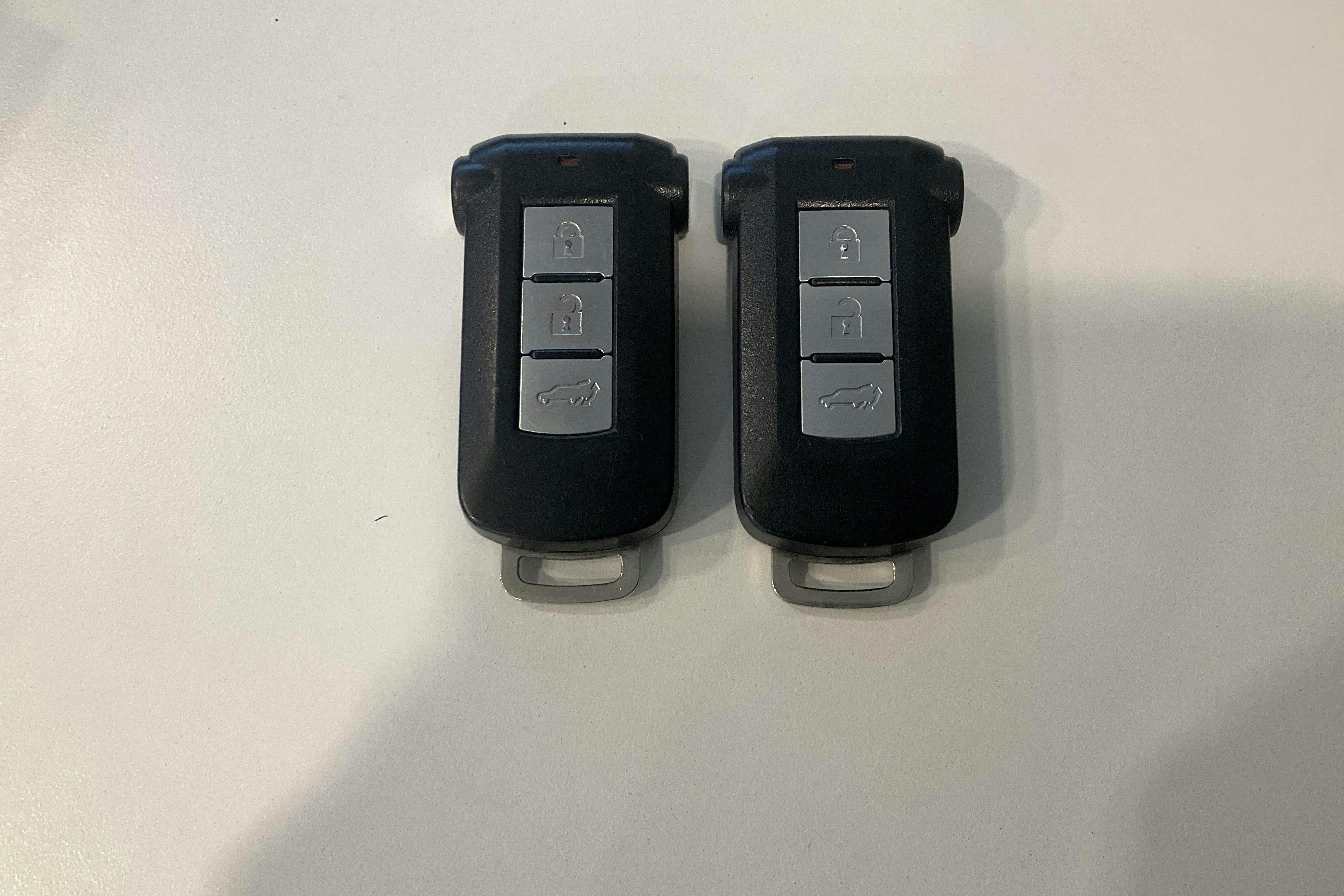 Presentationsfoto 19 av 19: Mitsubishi Outlander 2.0 Plug-in Hybrid 4WD (121hk) - 14 486 mil - Automat - vit - 2016