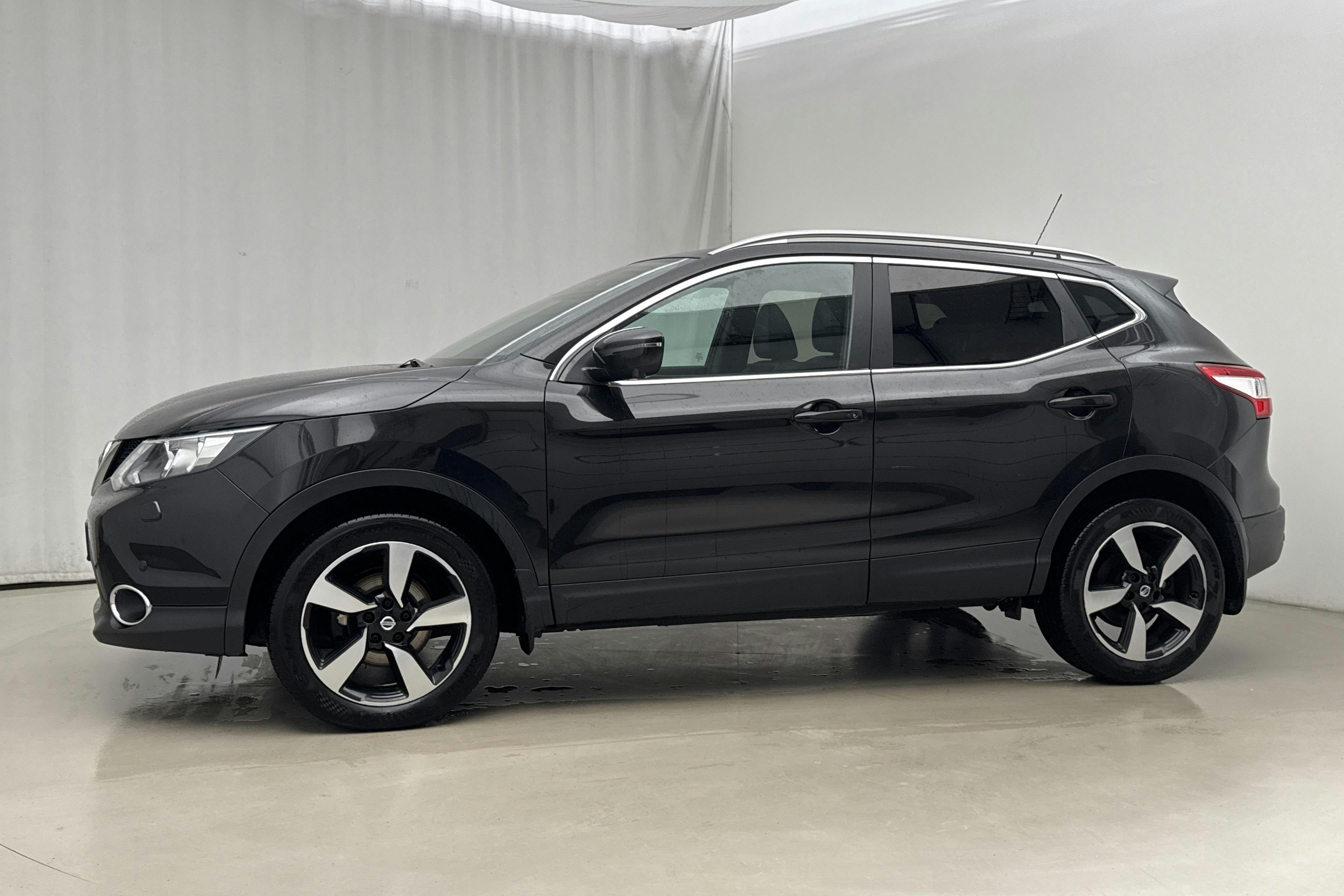 Presentationsfoto 2 av 21: Nissan Qashqai 1.2 (115hk) - 11 755 mil - Automat - svart - 2017