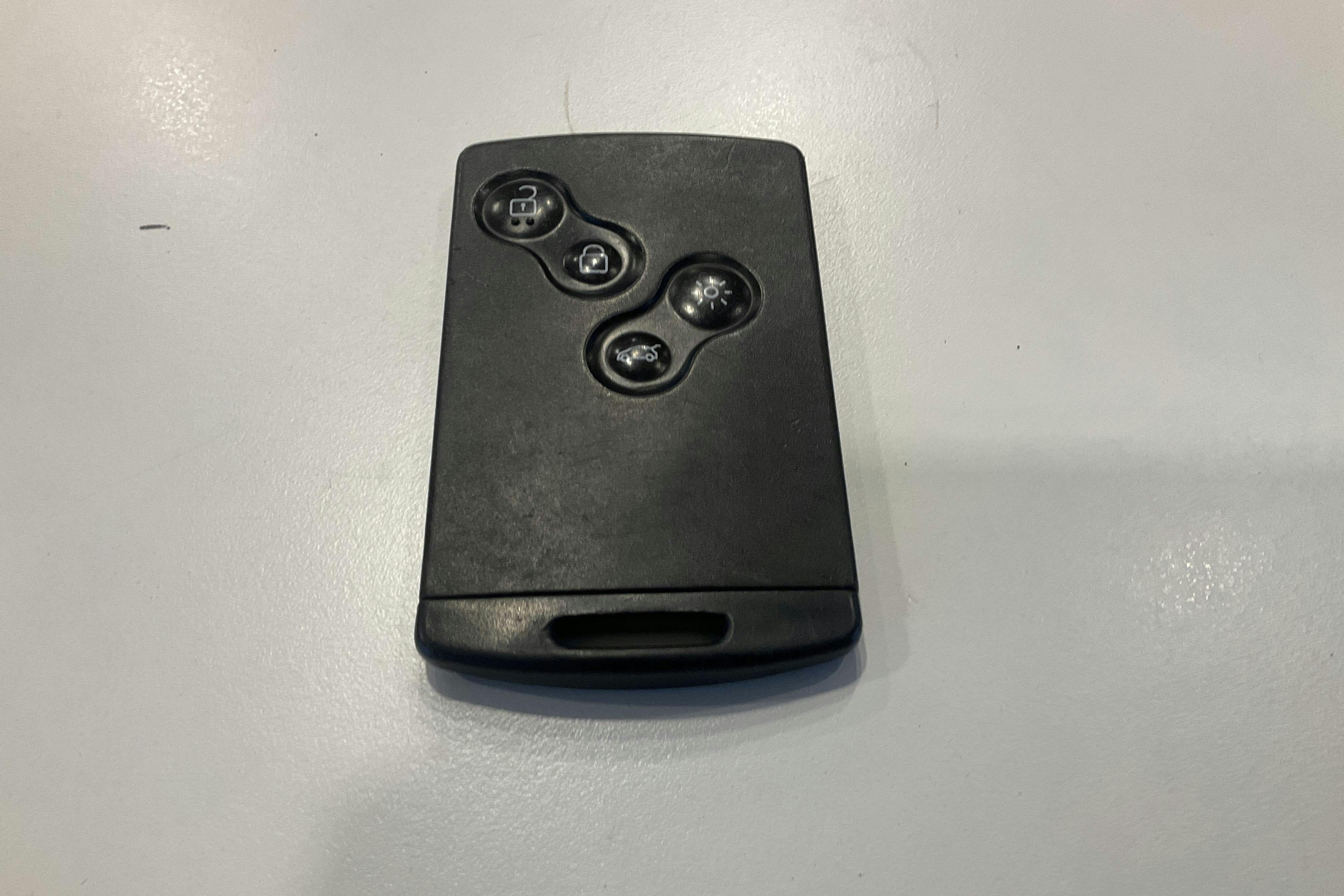 Presentationsfoto 17 av 17: Renault Clio IV 0.9 TCe 90 Sports Tourer (90hk) - 11 132 mil - Manuell - grå - 2017