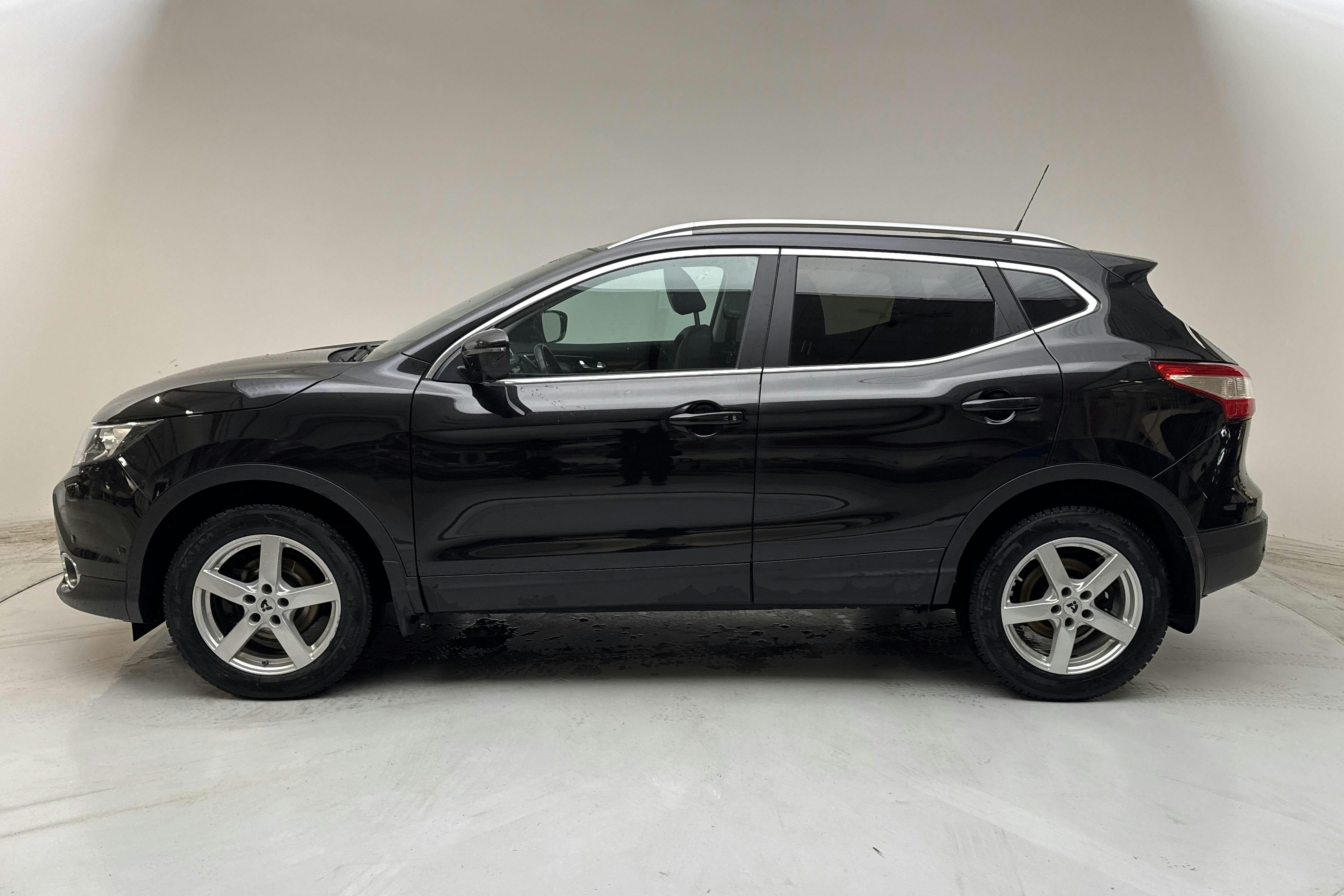 Presentation photo 2 of 16: Nissan Qashqai 1.6 dCi (130hk) - 108 270 km - Automatic - black - 2017