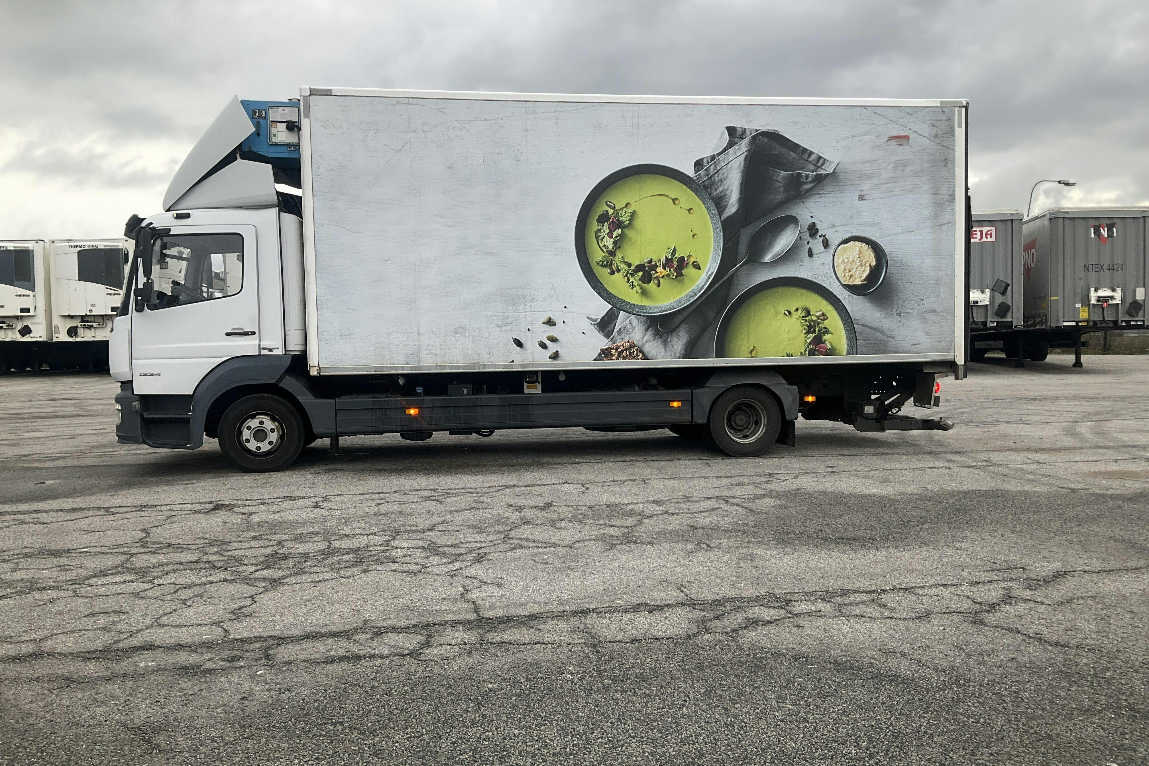 Presentation photo 2 of 20: Mercedes Atego - 174 821 km - Automatic - white - 2017