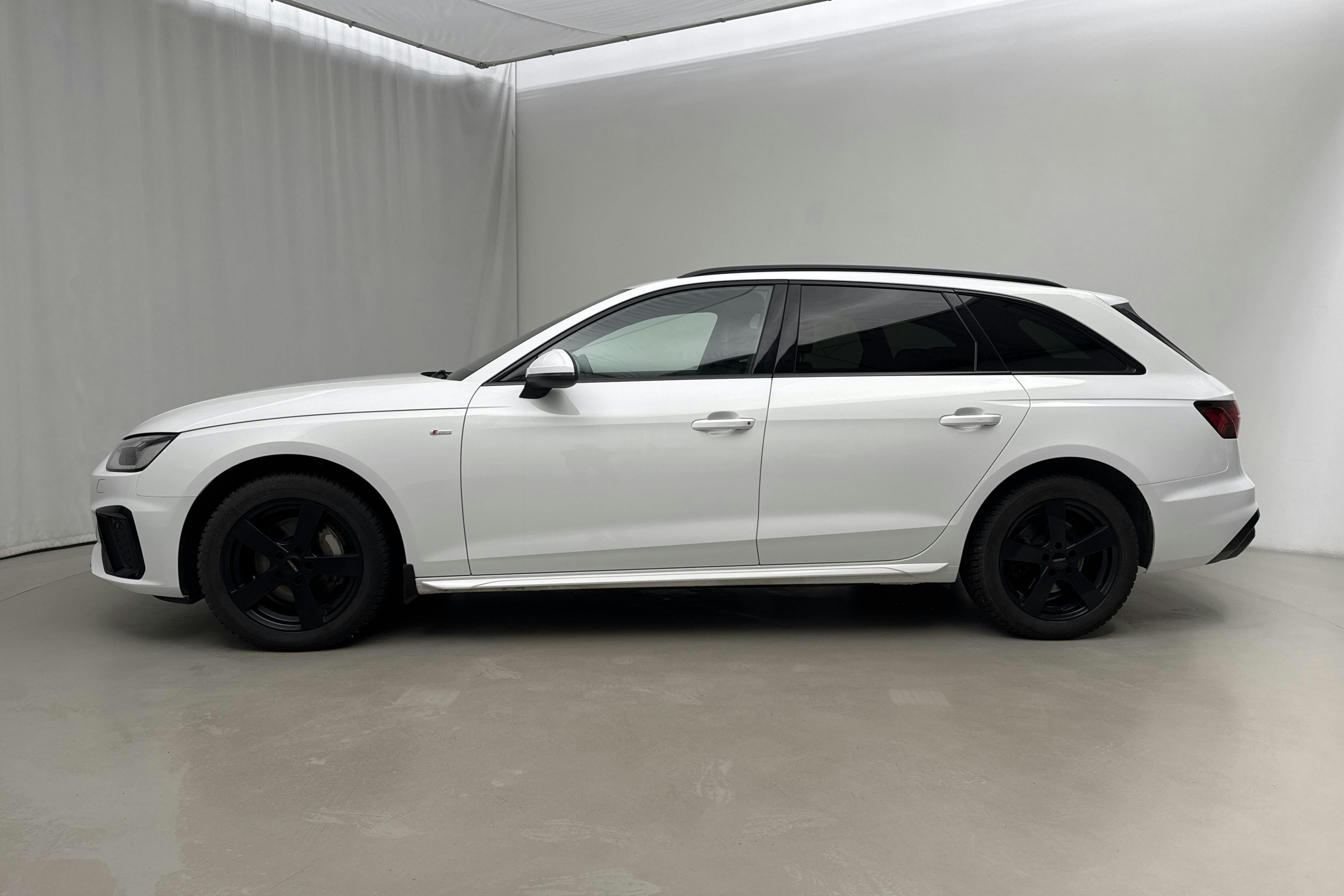 Presentationsfoto 2 av 20: Audi A4 Avant 40 TDI quattro (190hk) - 10 825 mil - Automat - vit - 2020