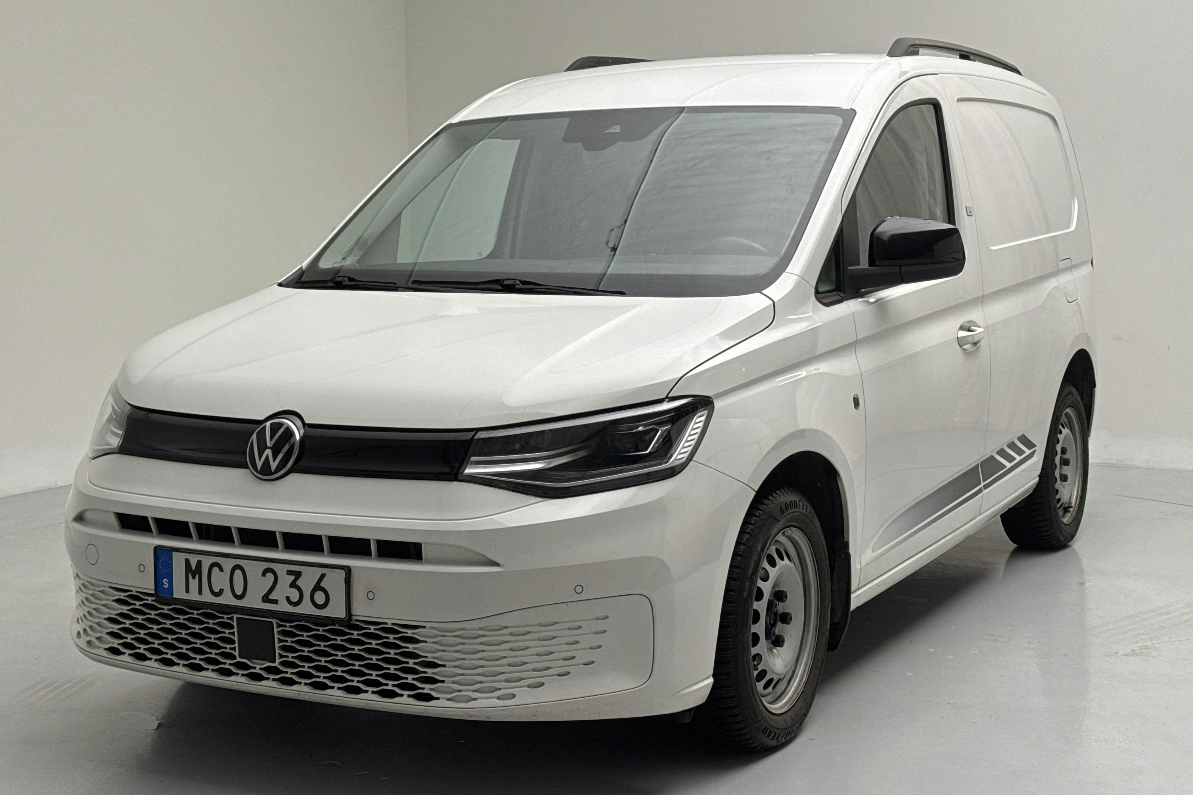 Presentationsfoto 1 av 15: VW Caddy Cargo 2.0 TDI Skåp (122hk) - 7 015 mil - Automat - vit - 2023