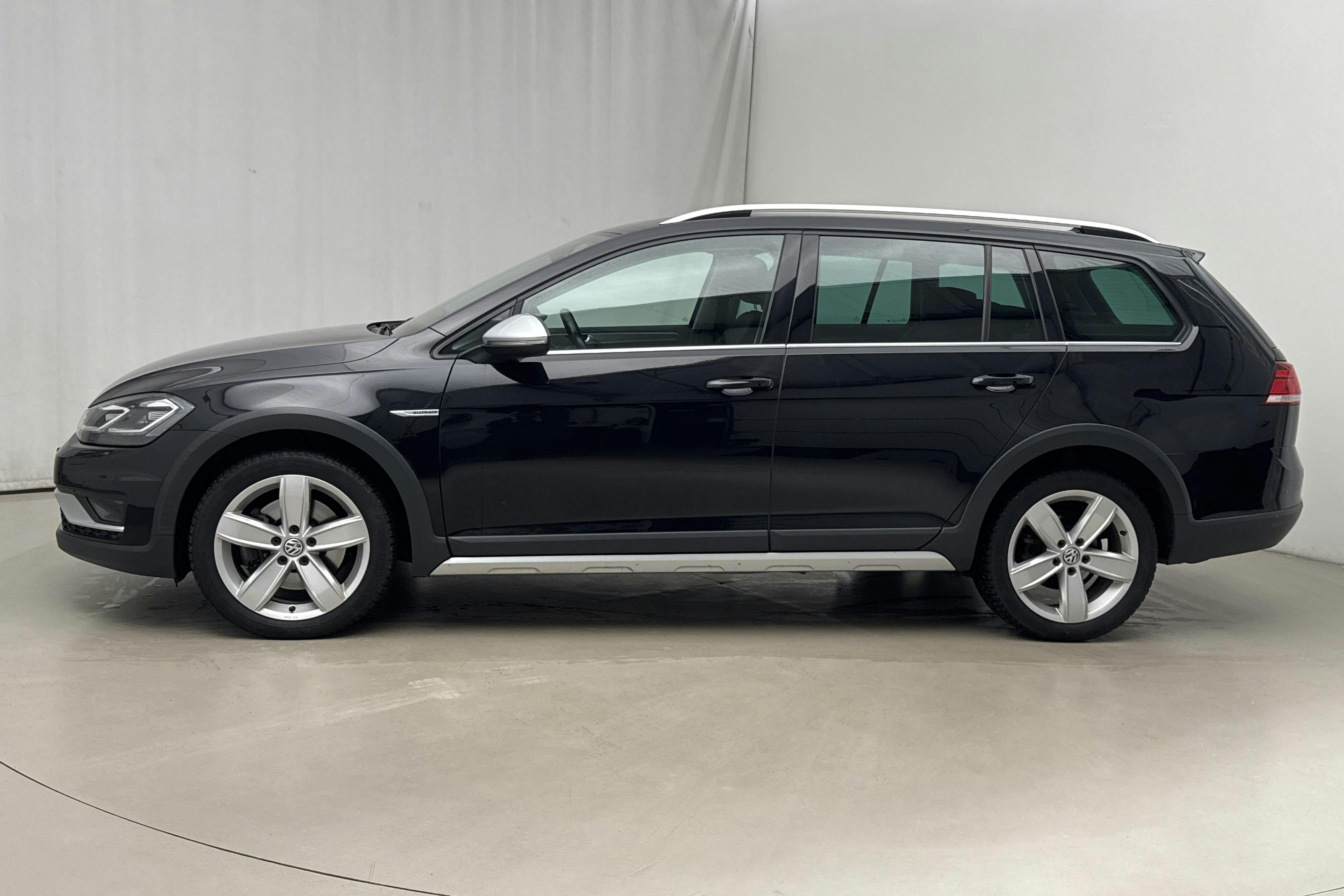 Presentationsfoto 2 av 23: VW Golf Alltrack 2.0 TDI 4MOTION (184hk) - 16 500 mil - Automat - svart - 2020