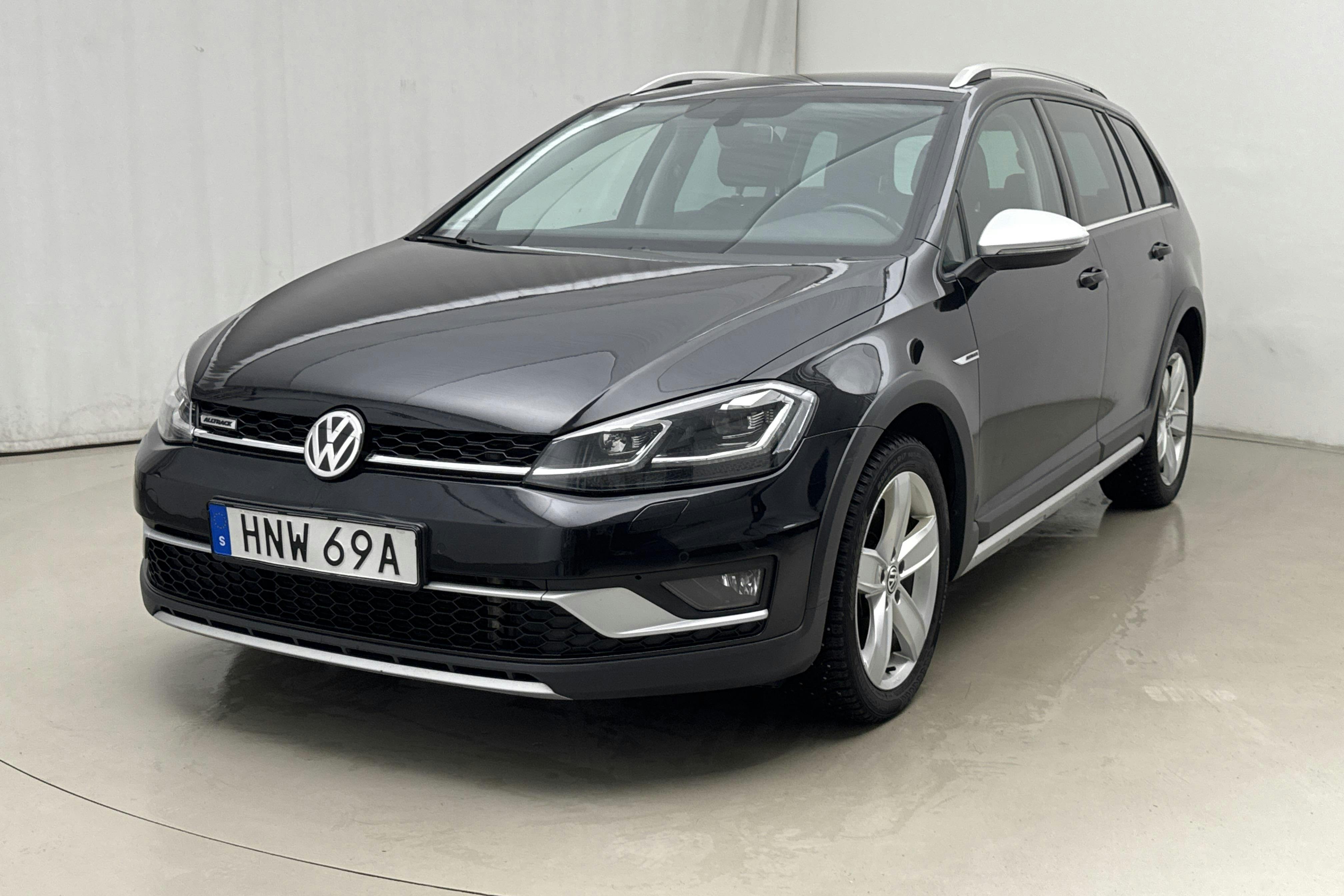 Presentationsfoto 1 av 23: VW Golf Alltrack 2.0 TDI 4MOTION (184hk) - 16 500 mil - Automat - svart - 2020