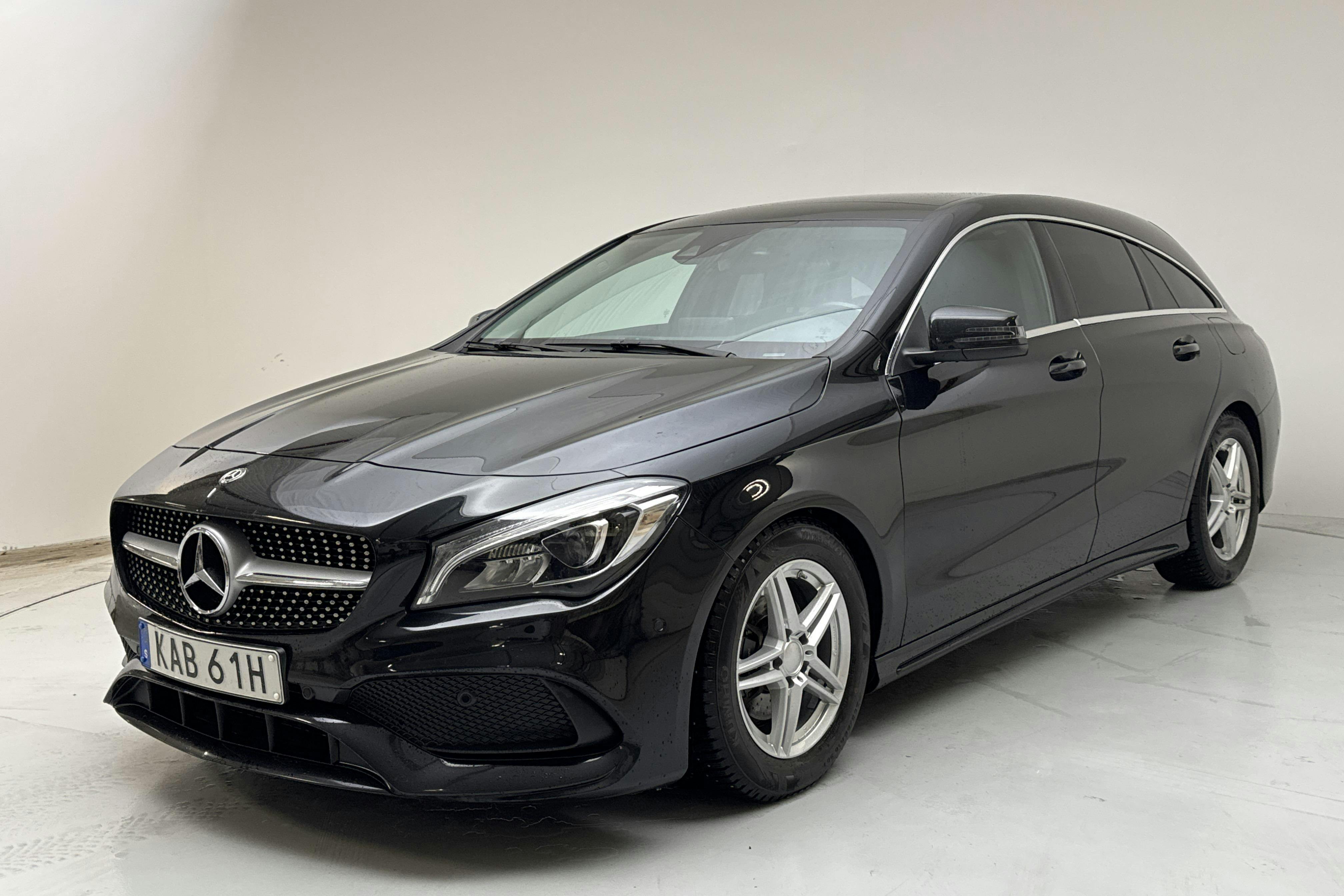 Mercedes CLA 180 Shooting Brake X117 (122hk) - 11 370 mil - Automat - svart - 2019