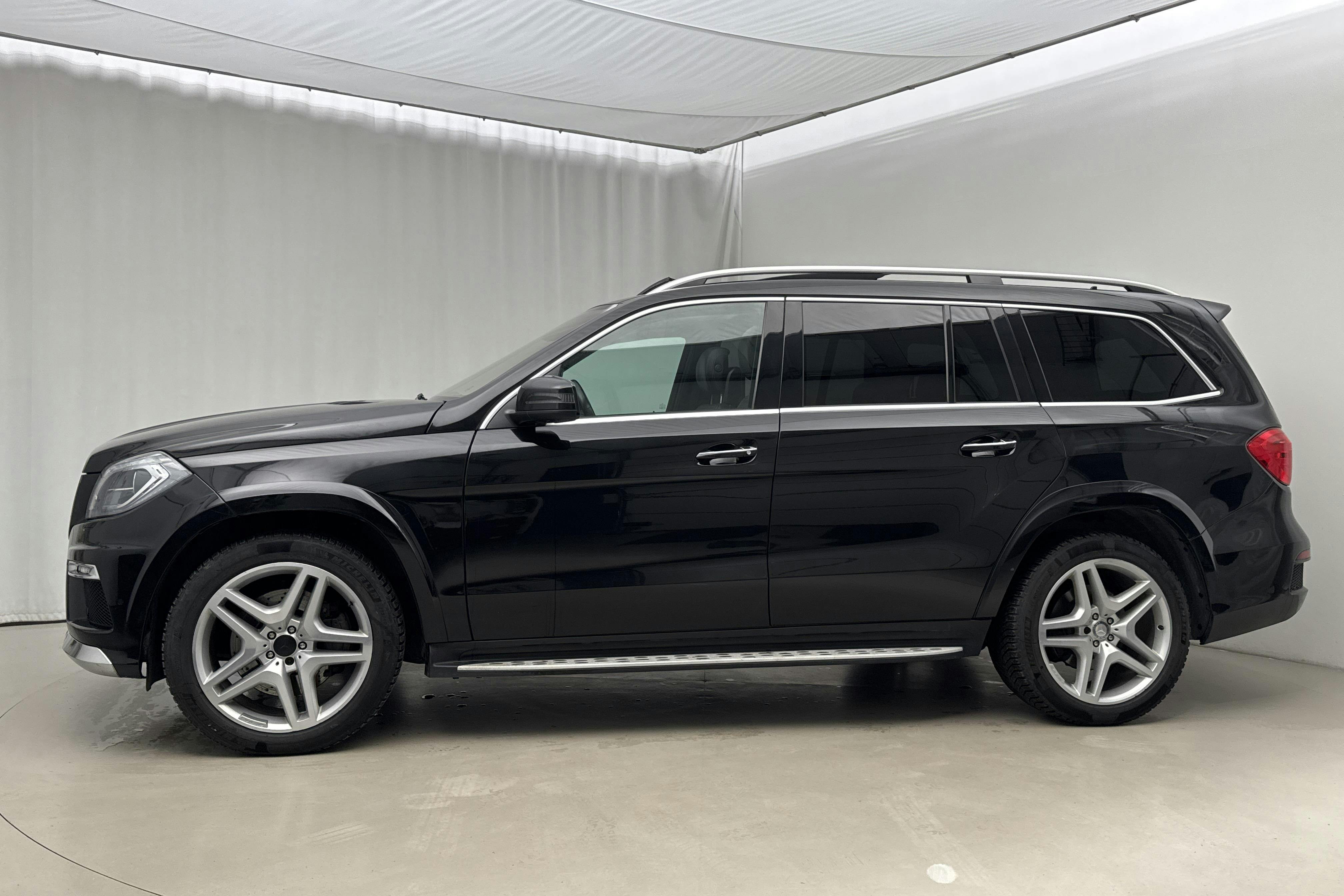 Presentation photo 2 of 28: Mercedes GL 350 CDI BlueTEC 4MATIC (258hk) - 207 480 km - Automatic - black - 2013