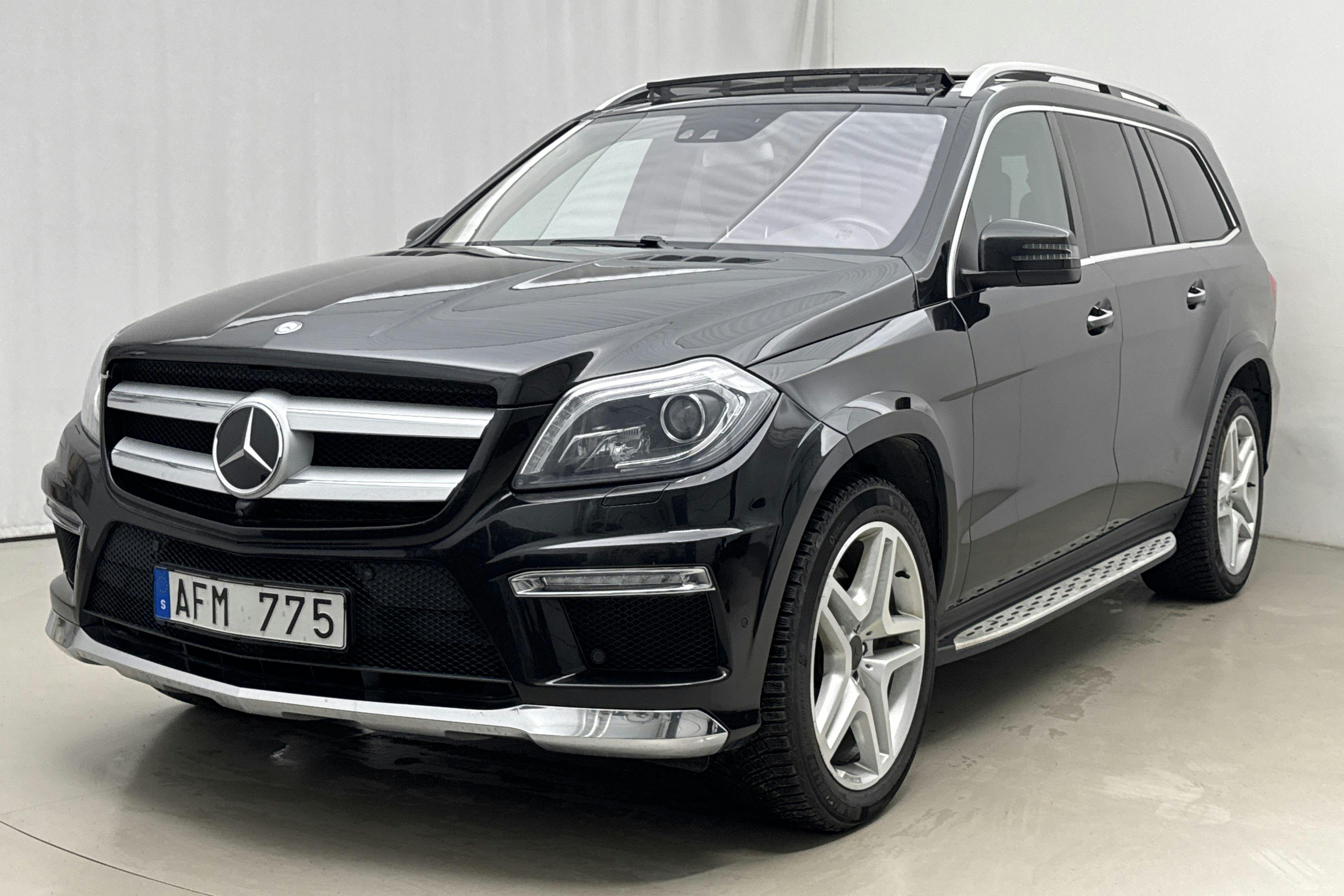 Presentation photo 1 of 28: Mercedes GL 350 CDI BlueTEC 4MATIC (258hk) - 207 480 km - Automatic - black - 2013