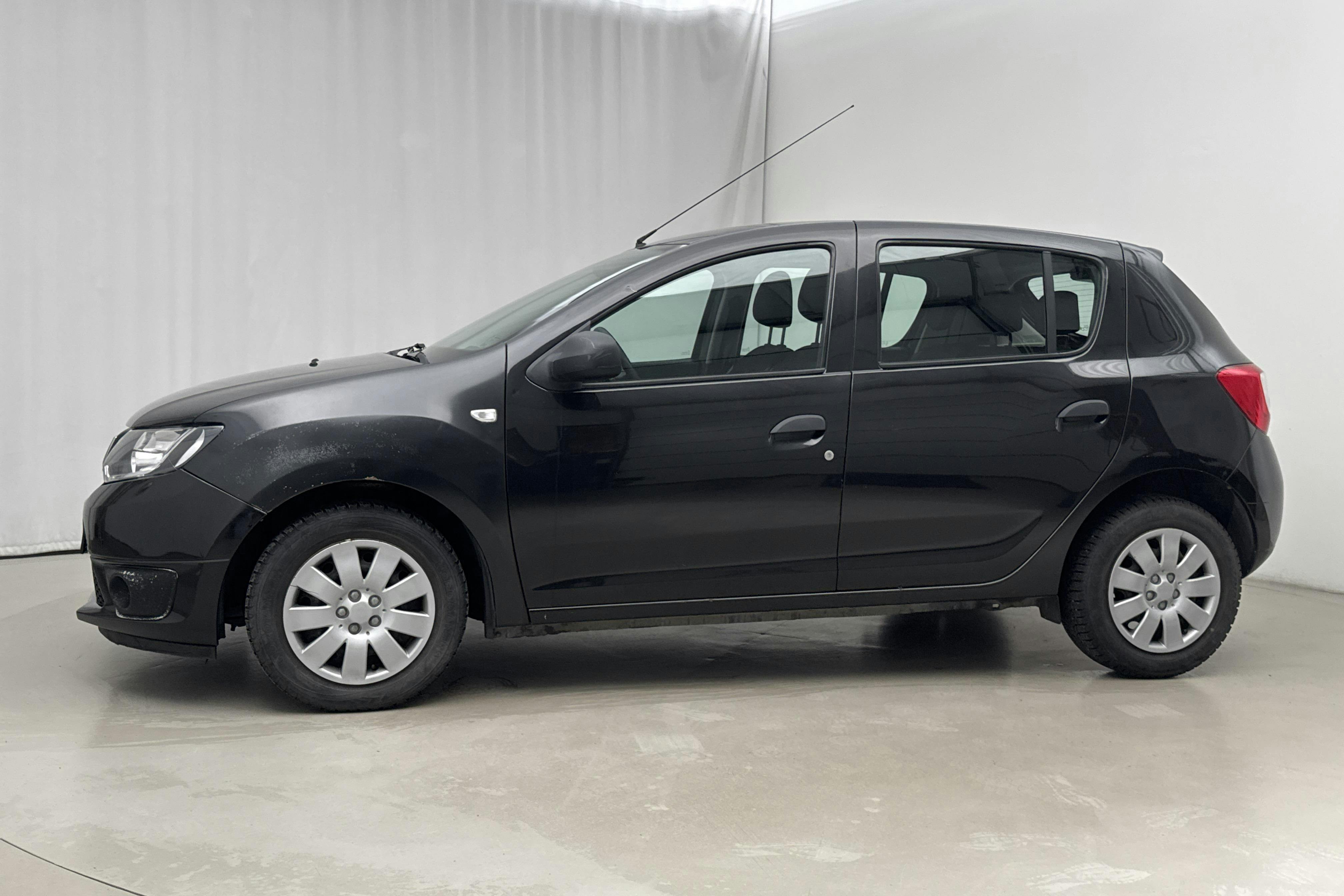 Presentation photo 2 of 16: Dacia Sandero 0.9 TCe (90hk) - 103 190 km - Manual - black - 2015