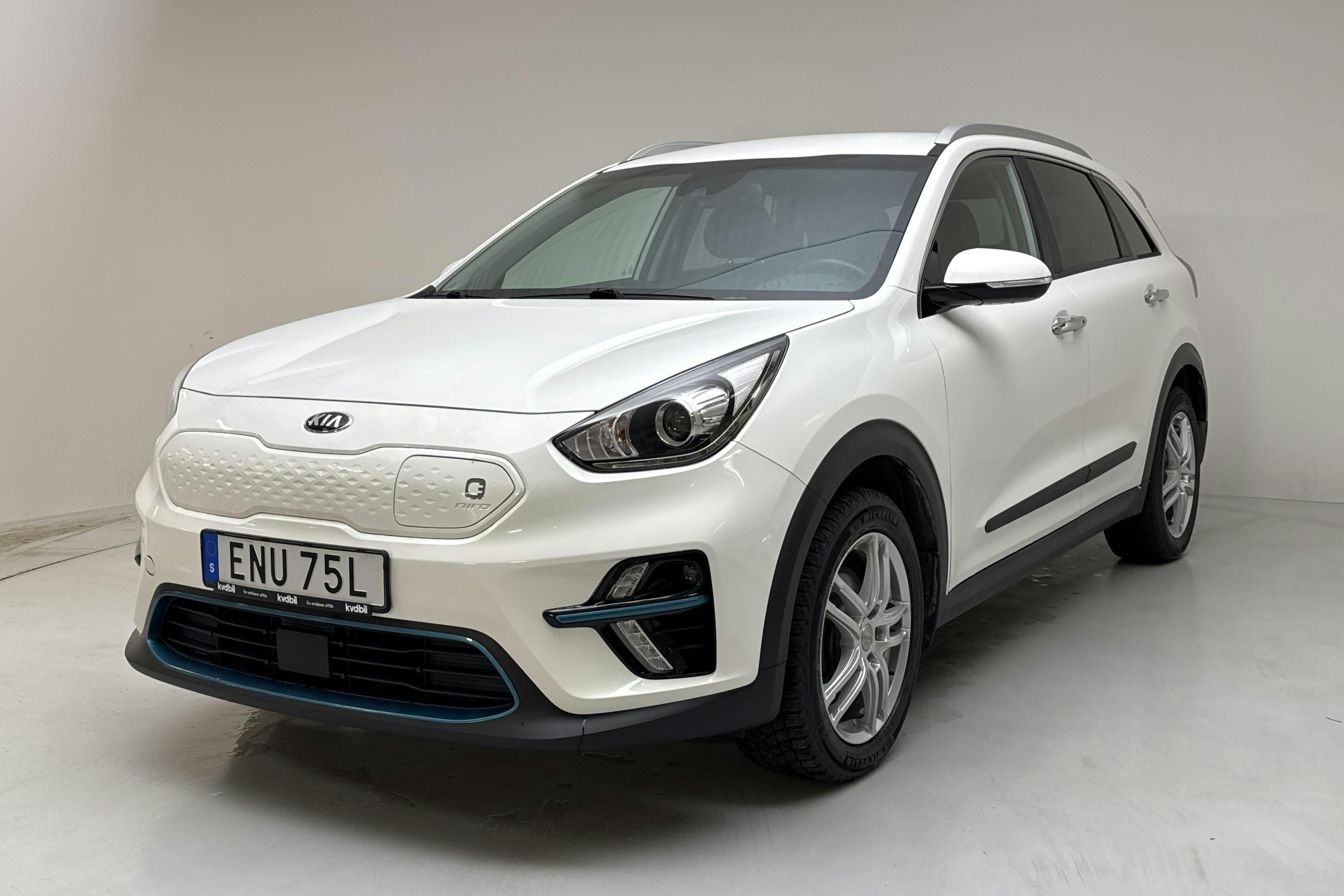 Presentation photo 1 of 17: KIA e-Niro 64kWh (204hk) - 65 780 km - Automatic - white - 2019