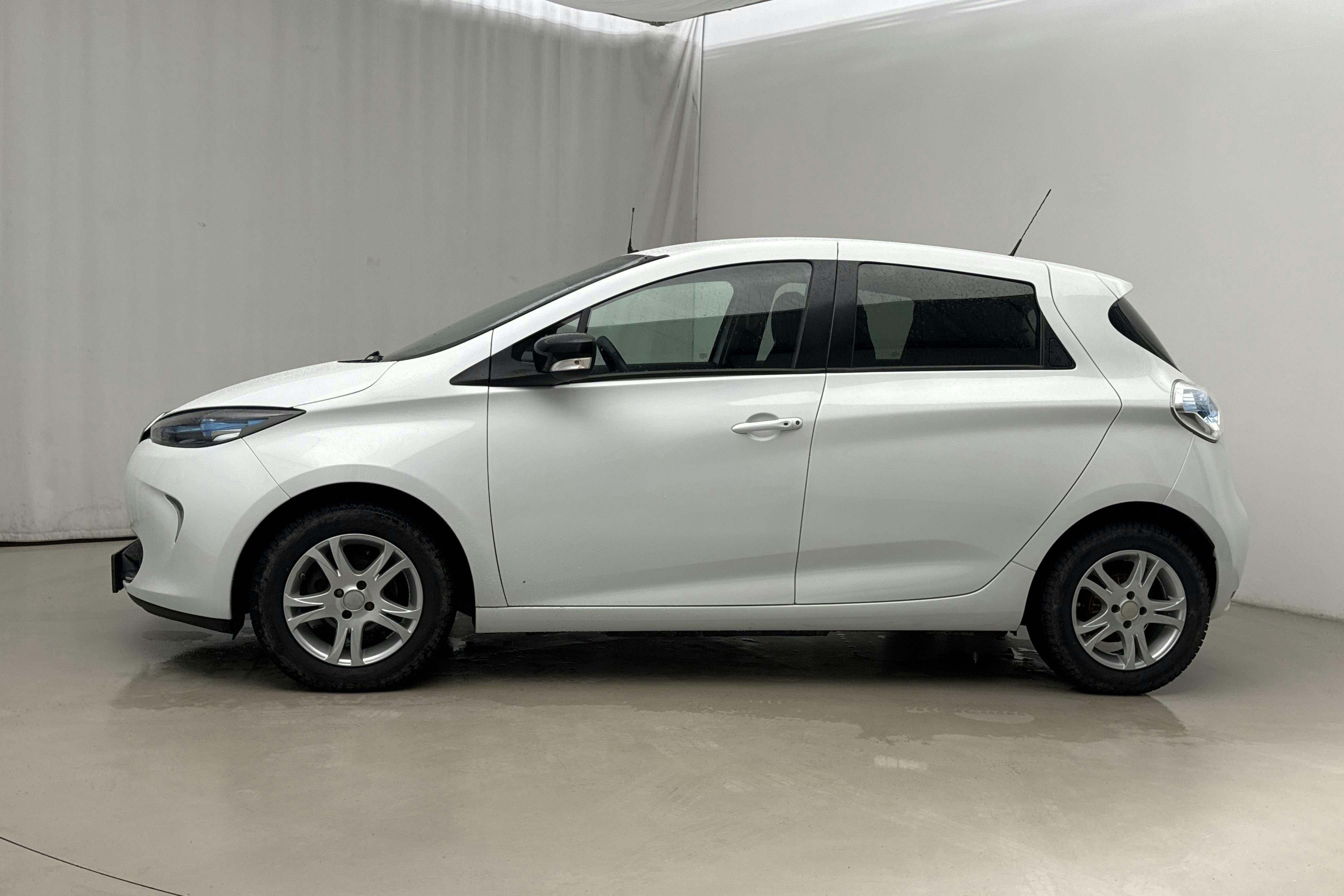Presentationsfoto 2 av 21: Renault Zoe 41kWh R90 (92hk) - 2 127 mil - Automat - vit - 2017