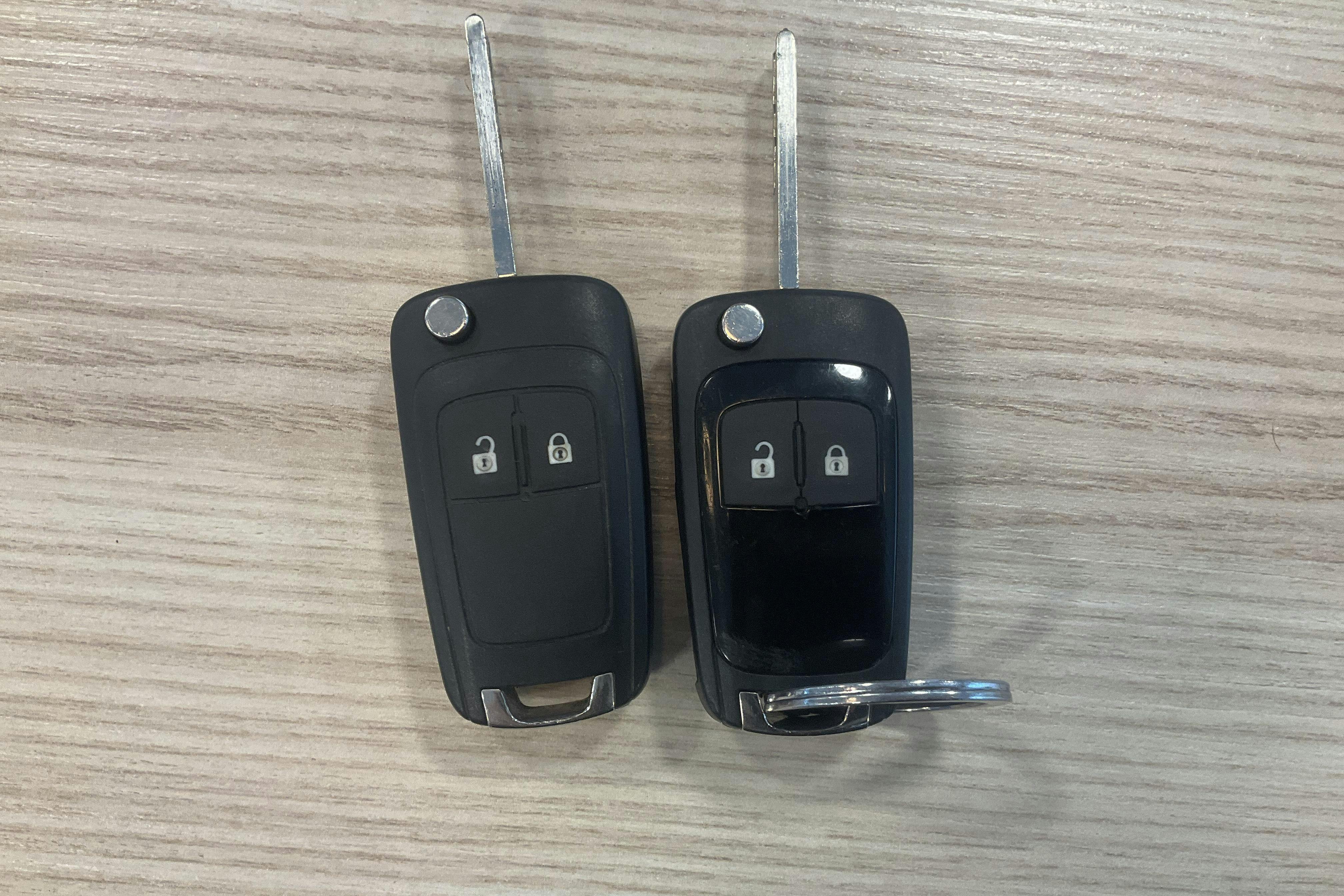 Zdjęcie prezentacyjne 14 z 14: Opel Corsa 1.4 ECOTEC 5dr (90hk) - 84 760 km - Automatyczna - szary - 2018