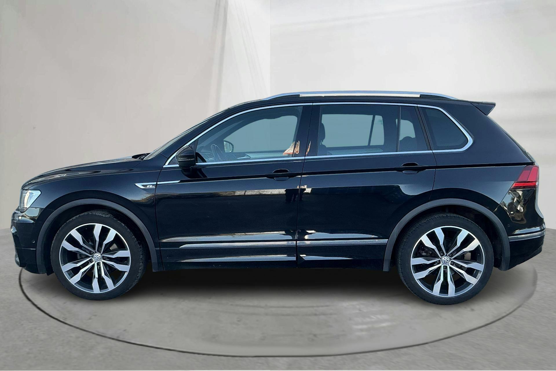 Presentation photo 2 of 20: VW Tiguan 1.4 TSI 4MOTION (150hk) - 210 270 km - Automatic - black - 2018